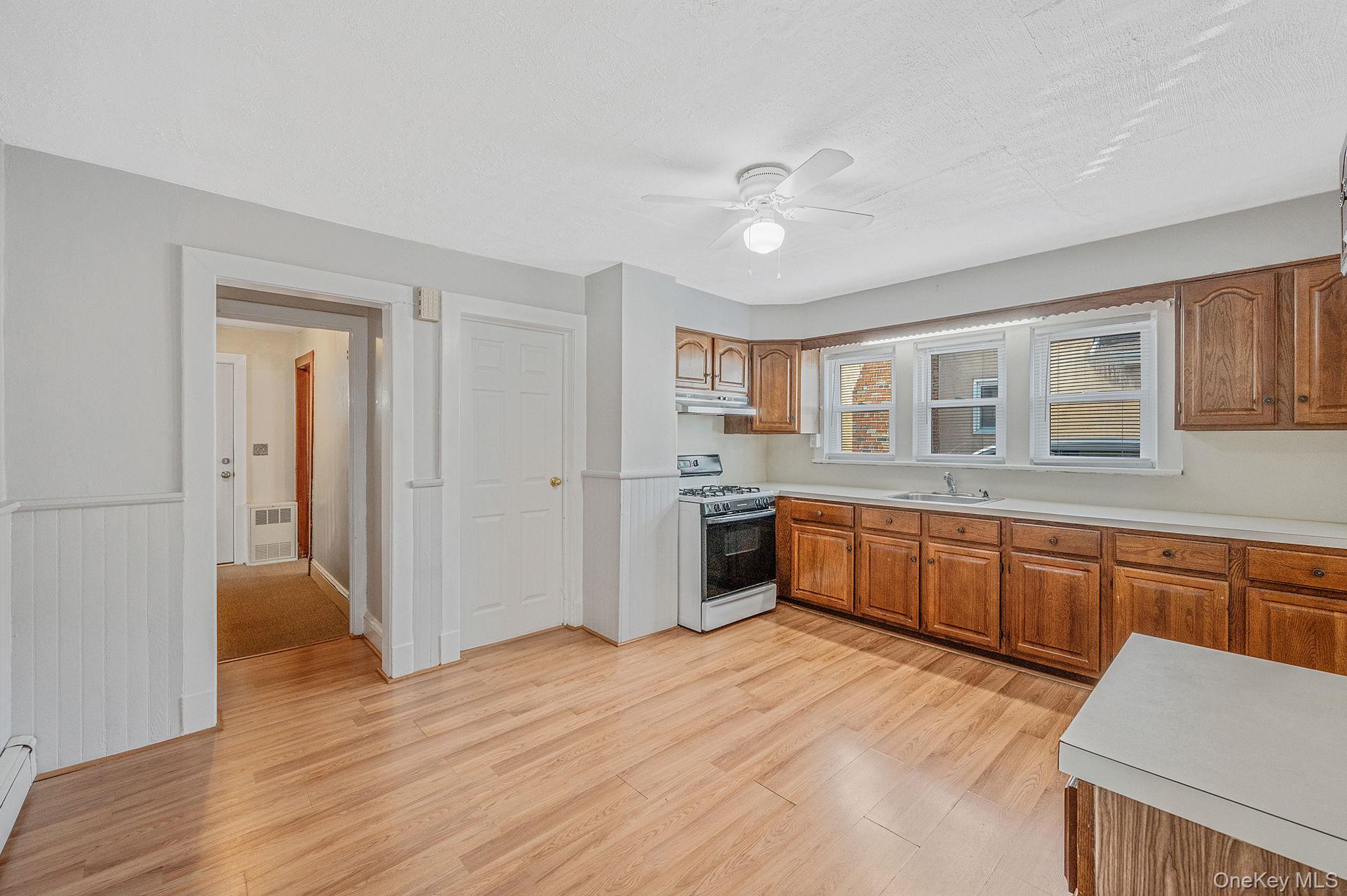 #11 photo, 236 Jackson Avenue, Mineola , NY 11501