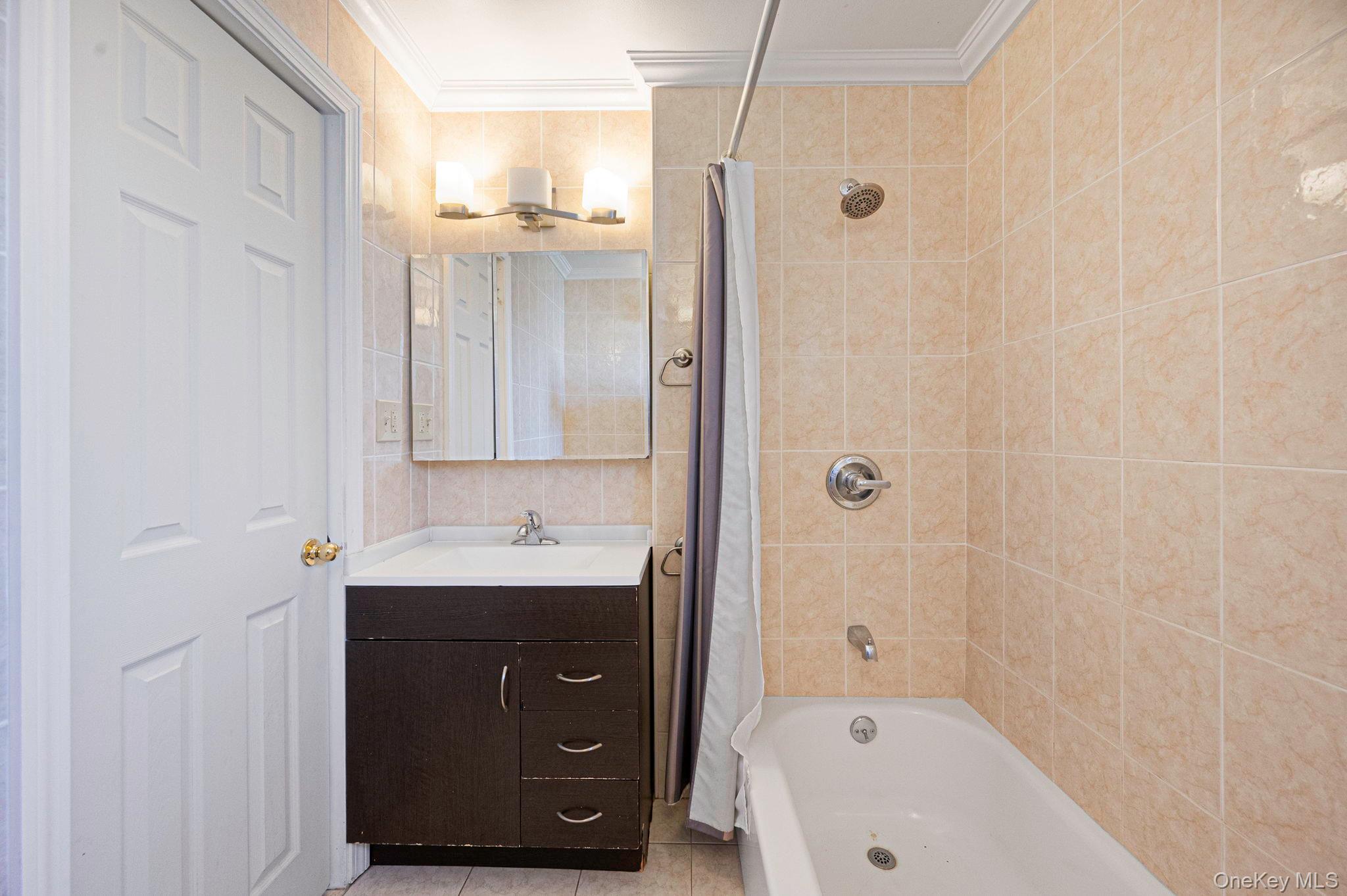 #13 photo, 236 Jackson Avenue, Mineola , NY 11501