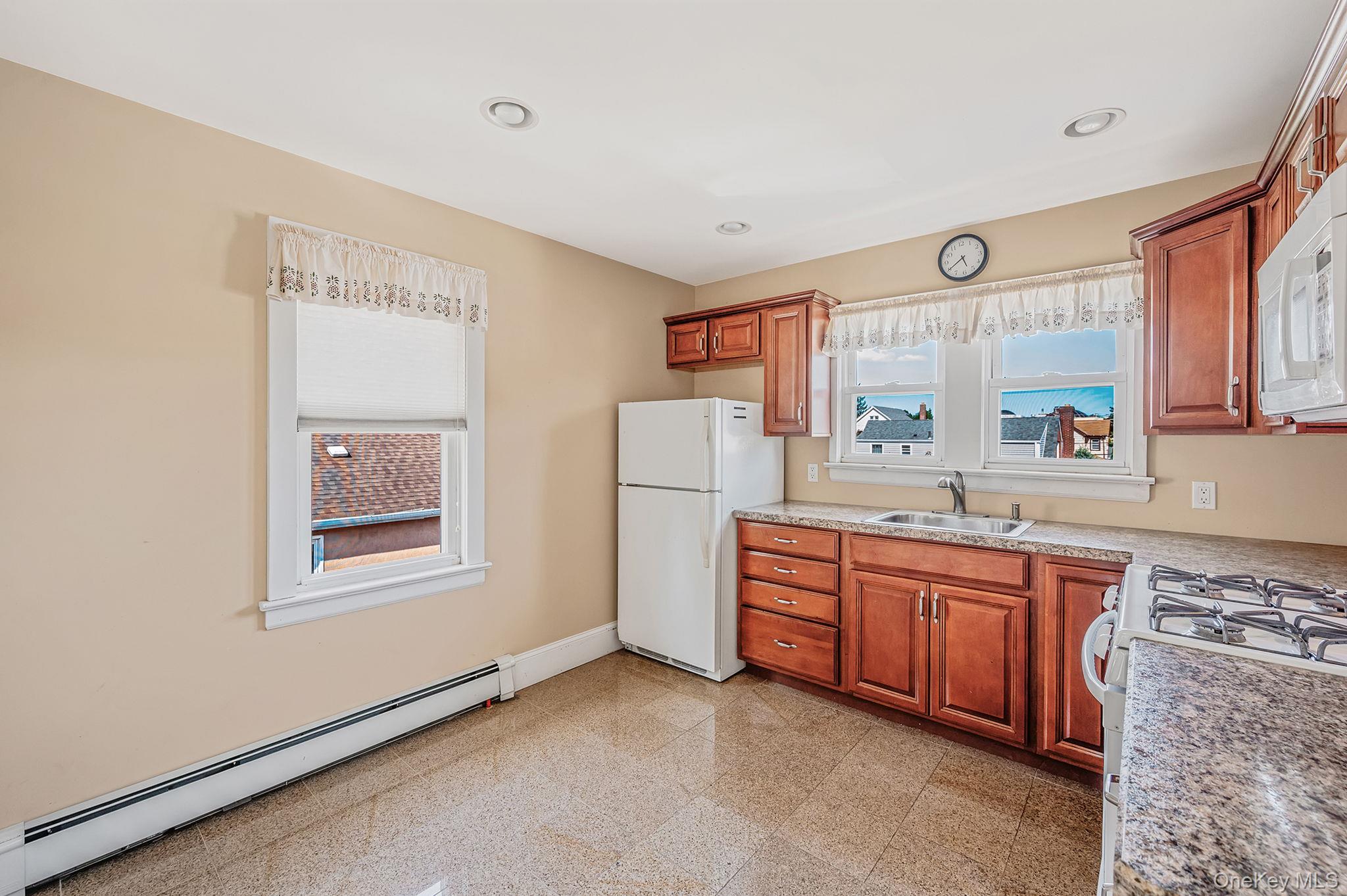 #19 photo, 236 Jackson Avenue, Mineola , NY 11501