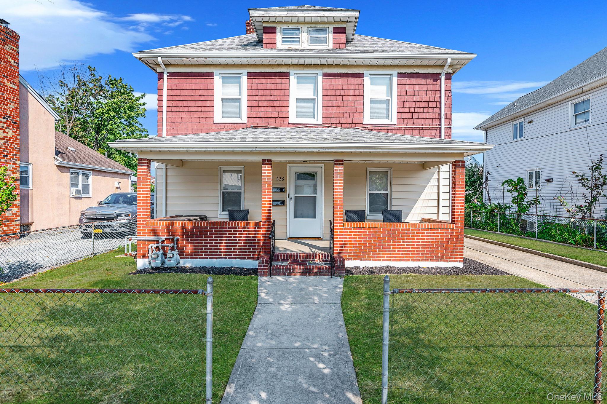 #2 photo, 236 Jackson Avenue, Mineola , NY 11501