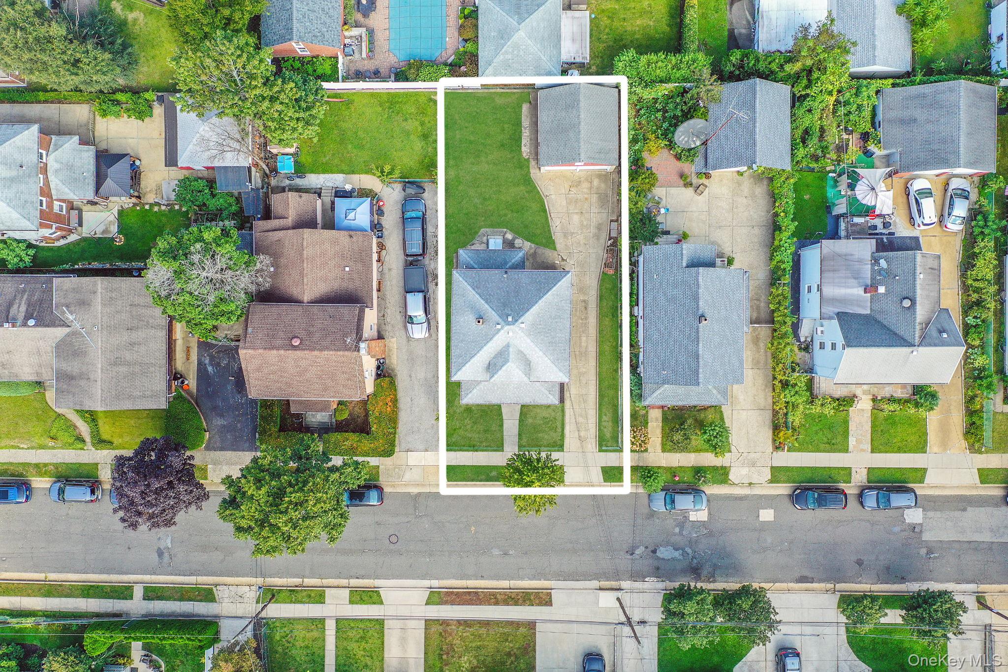 #3 photo, 236 Jackson Avenue, Mineola , NY 11501