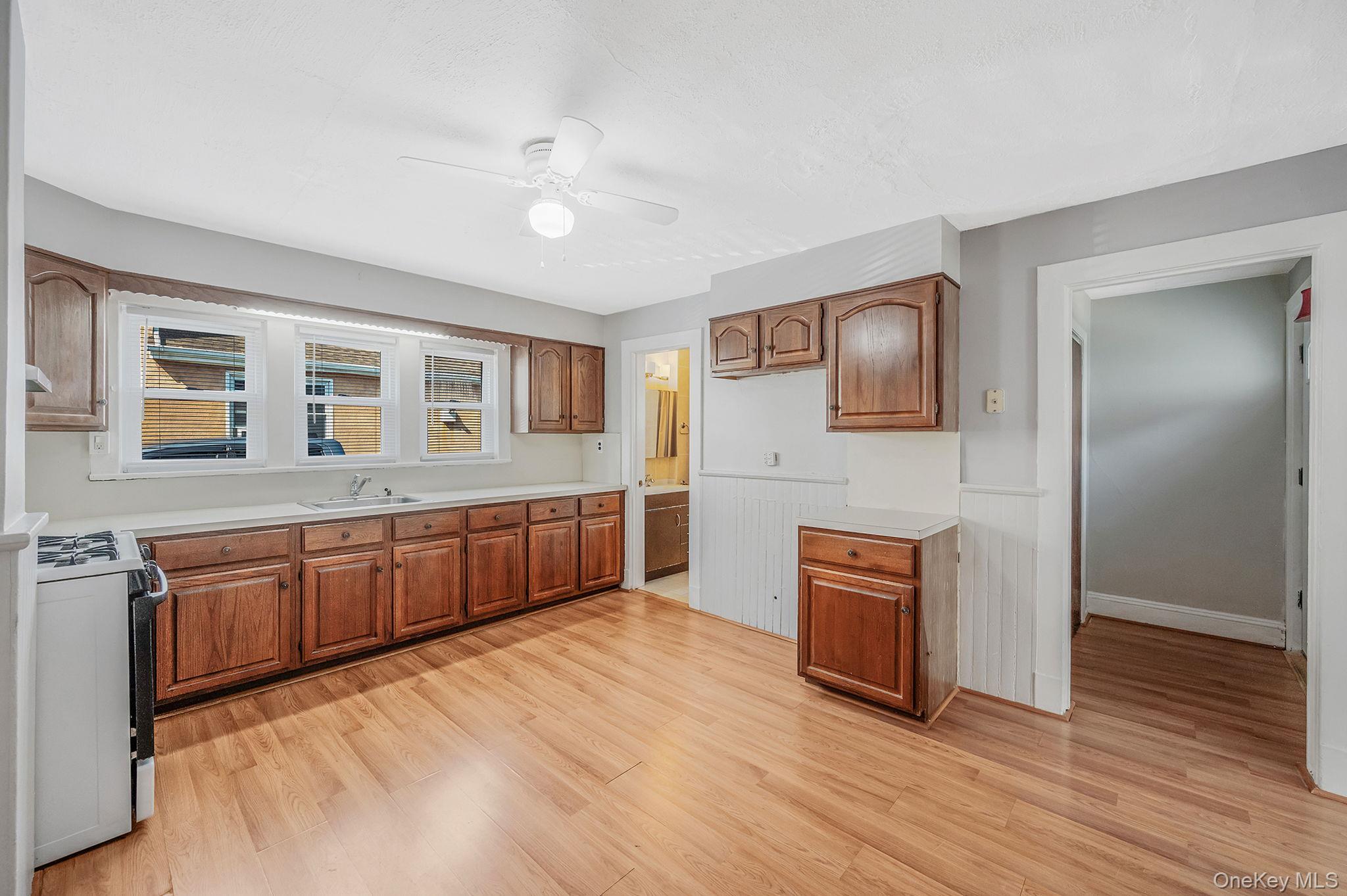 #9 photo, 236 Jackson Avenue, Mineola , NY 11501