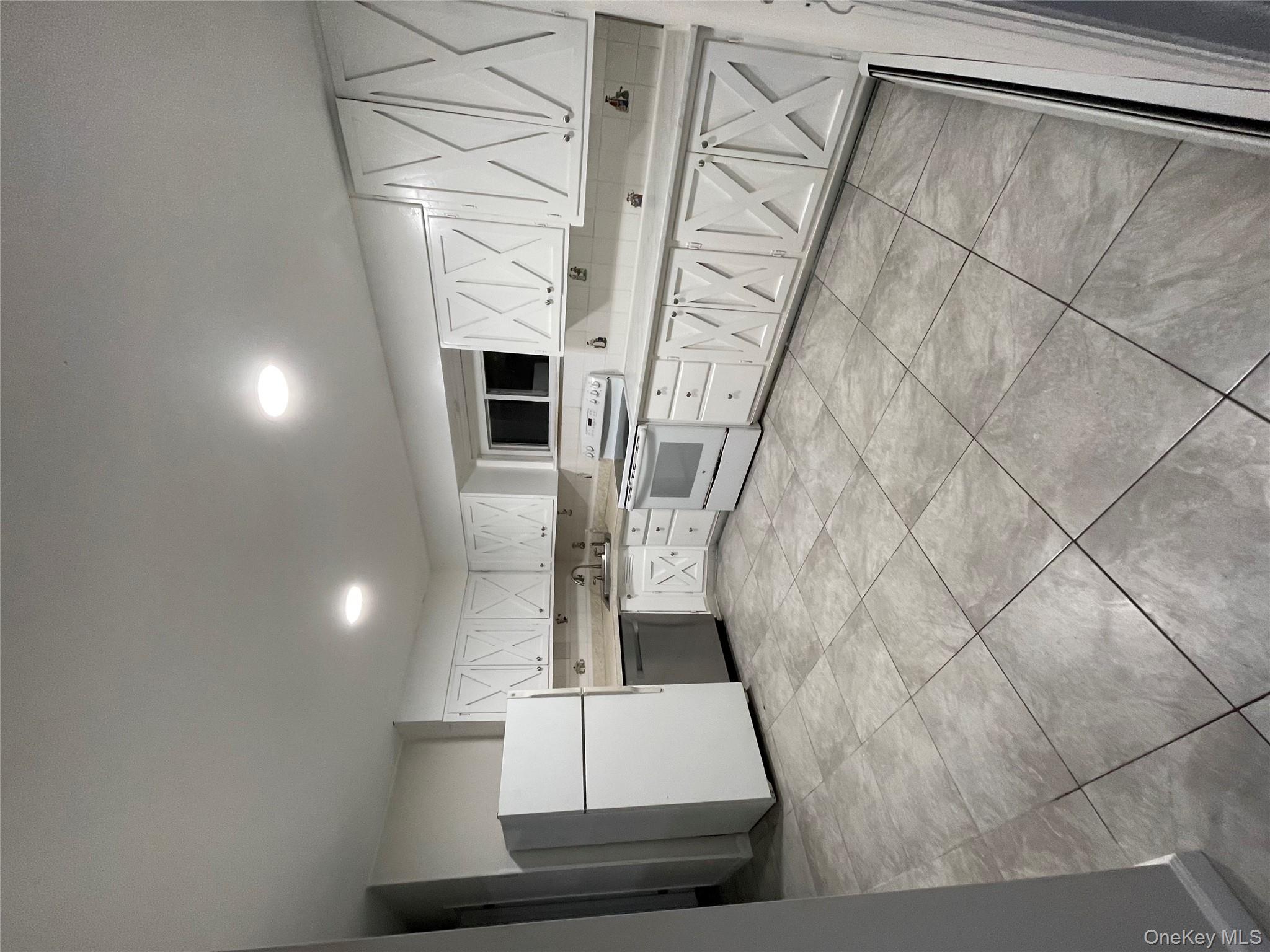 #10 photo, 6 Wishing Lane, Hicksville , NY 11801