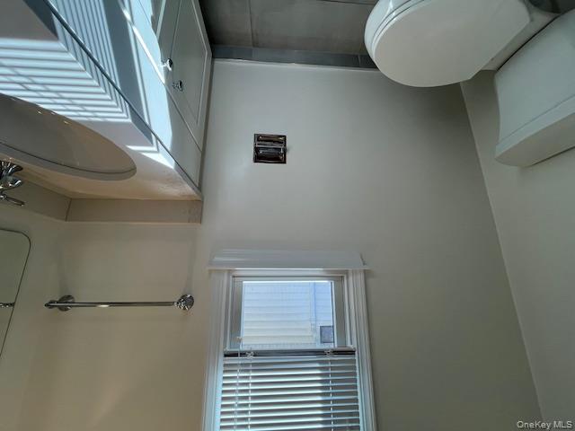 #4 photo, 5 Dunwood Road, Port Washington , NY 11050