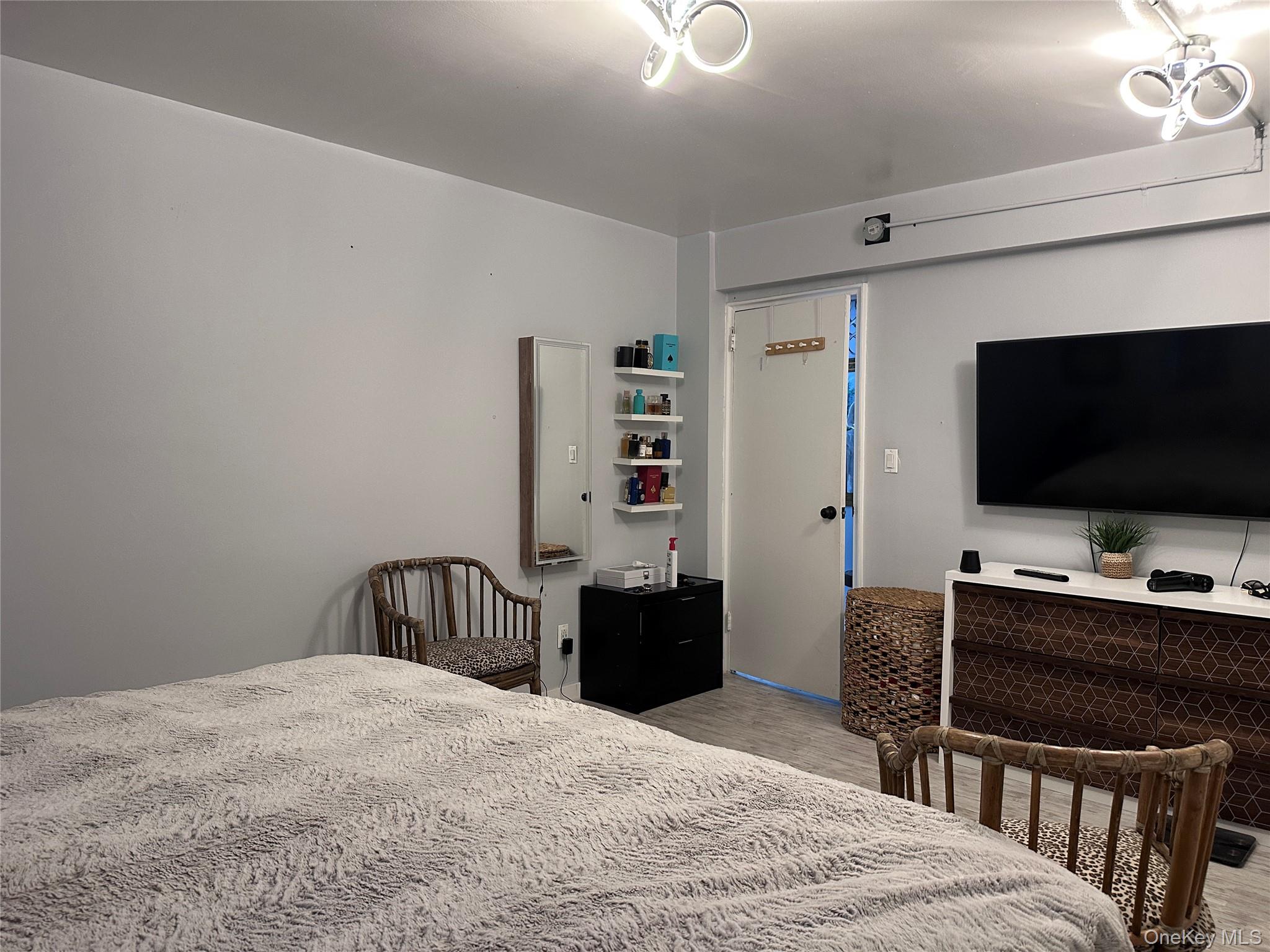 #12 photo, 250 W Merrick Road, ناسو Freeport , NY 11520