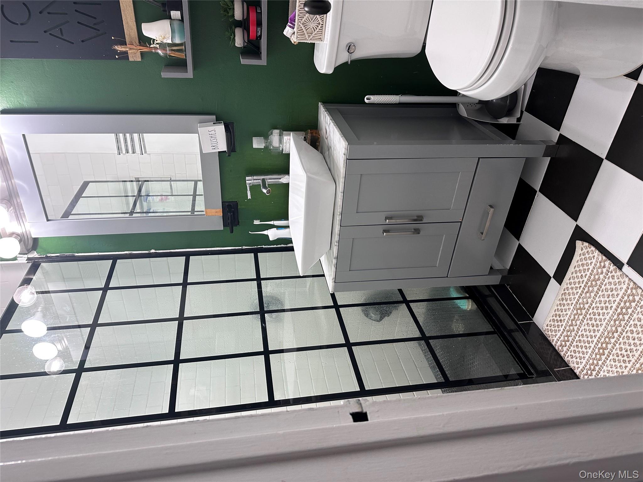 #13 photo, 250 W Merrick Road, ناسو Freeport , NY 11520