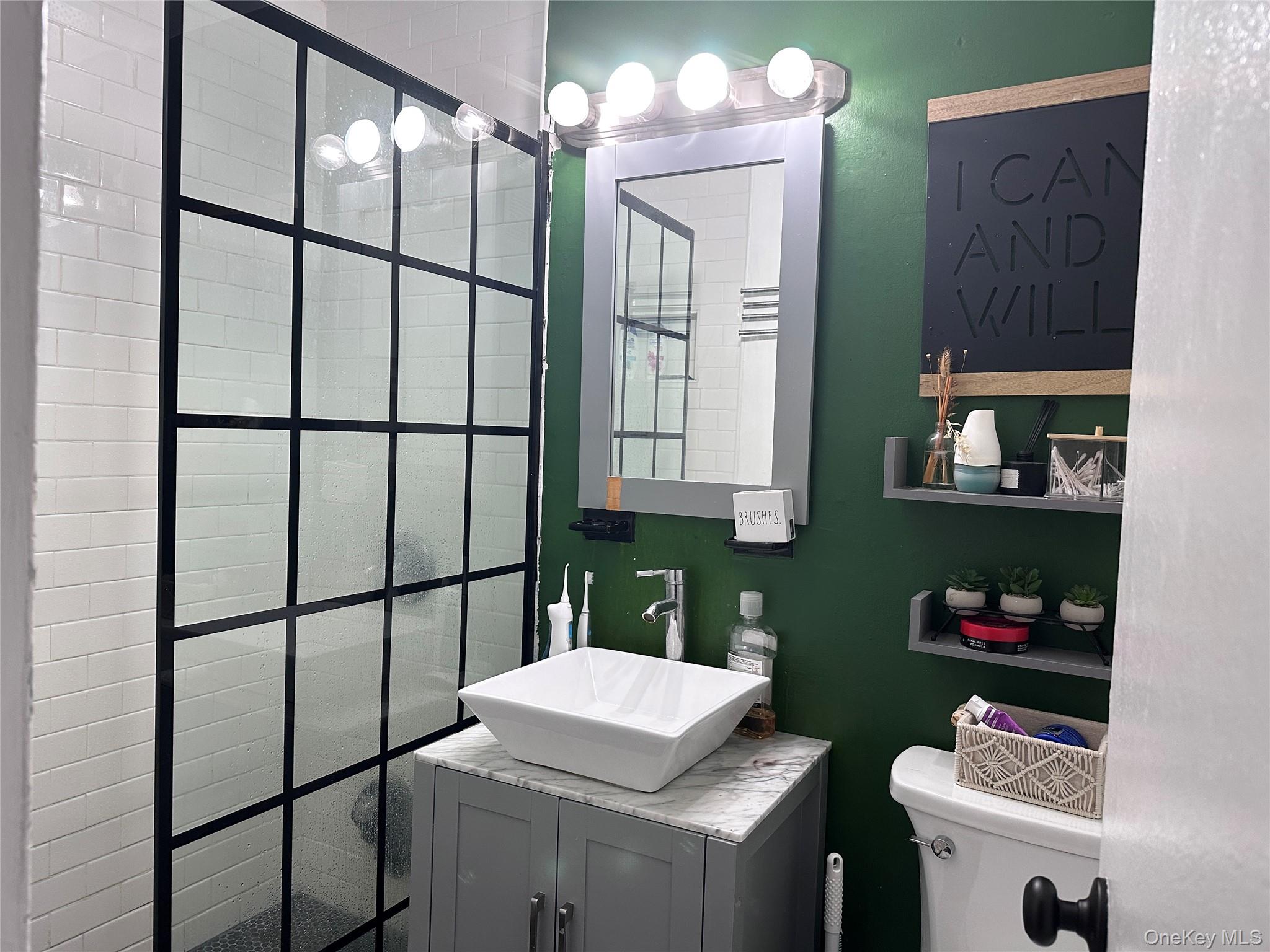 #14 photo, 250 W Merrick Road, ناسو Freeport , NY 11520