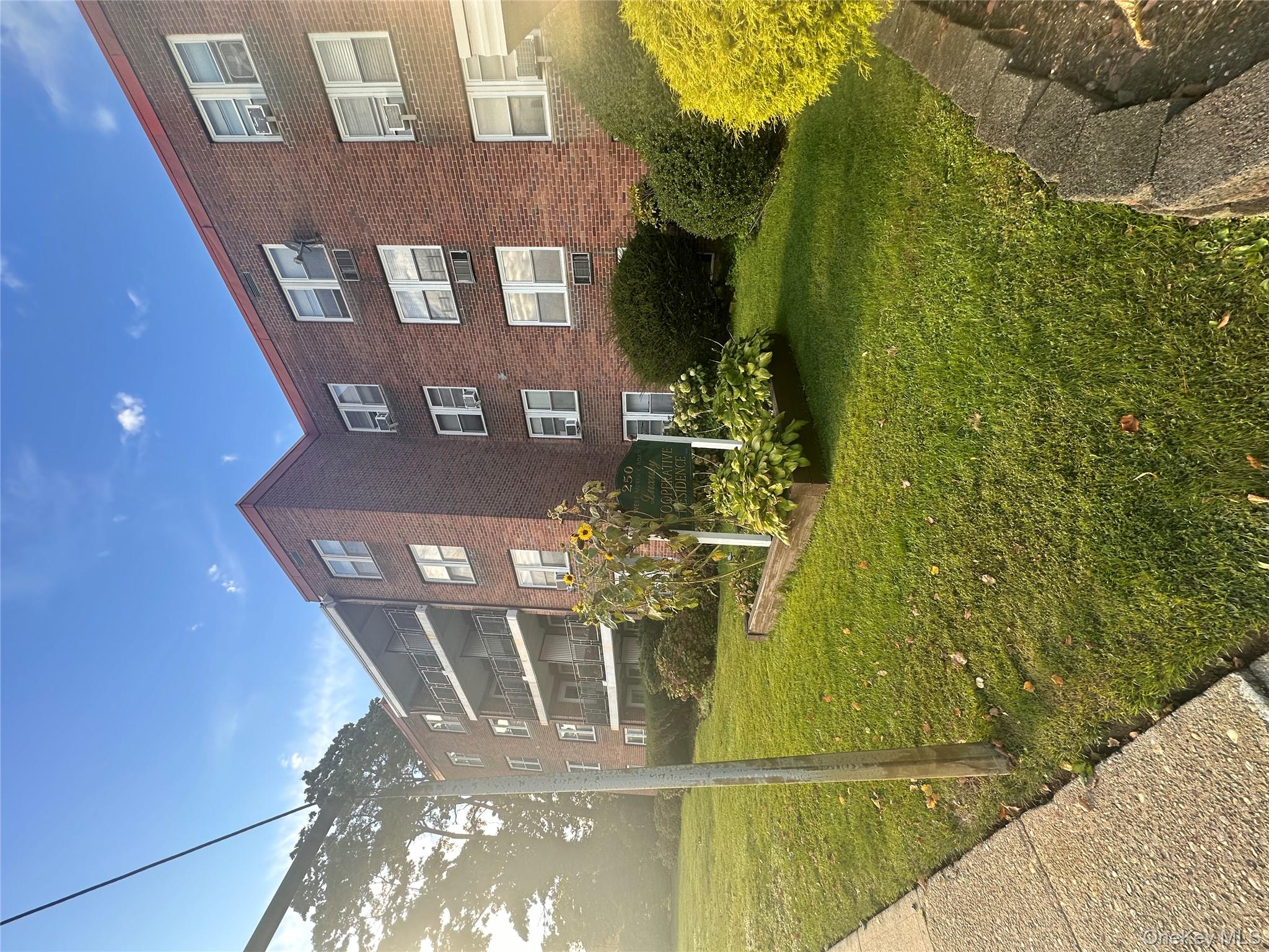 #19 photo, 250 W Merrick Road, ناسو Freeport , NY 11520