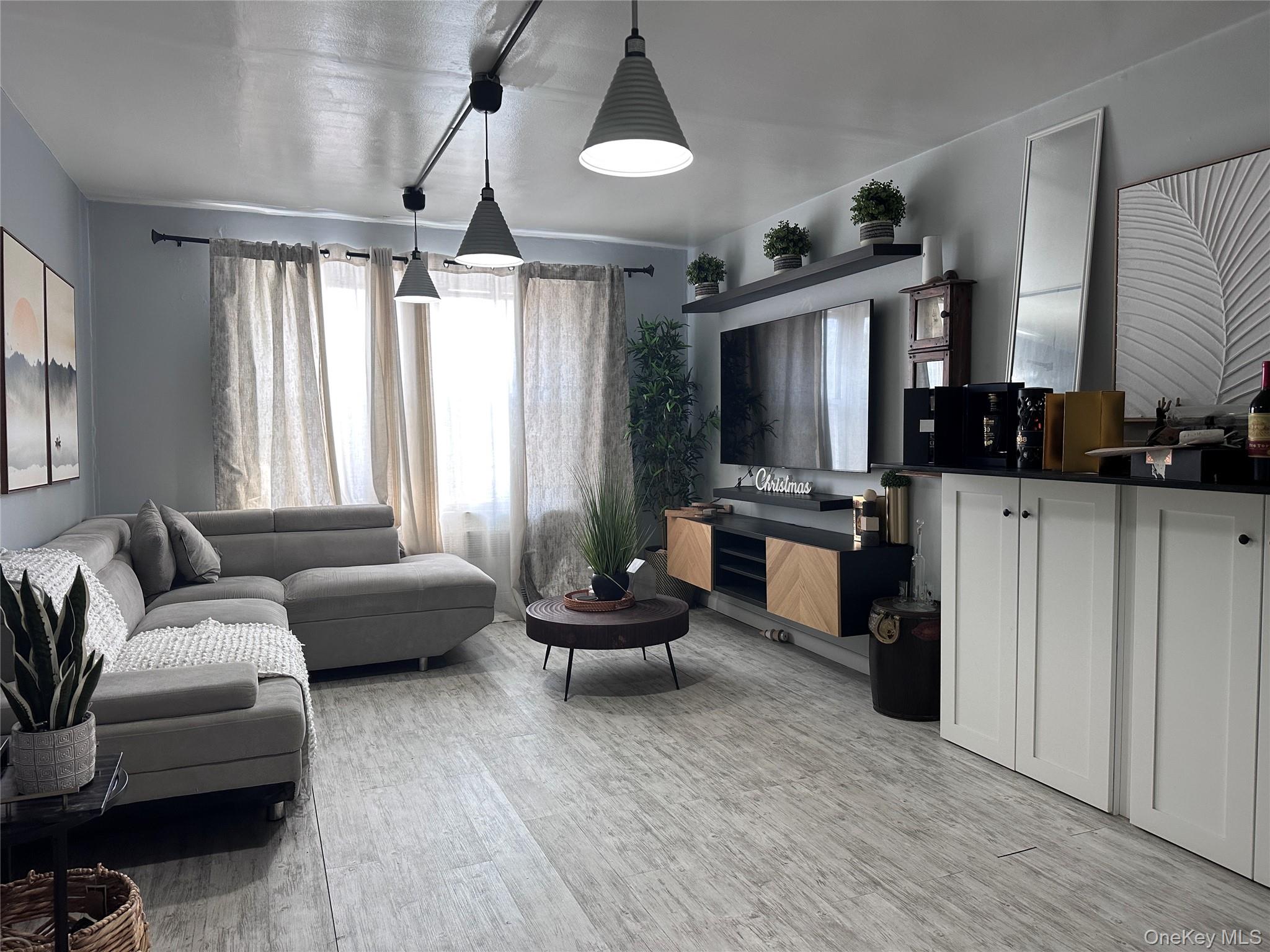 #2 photo, 250 W Merrick Road, ناسو Freeport , NY 11520