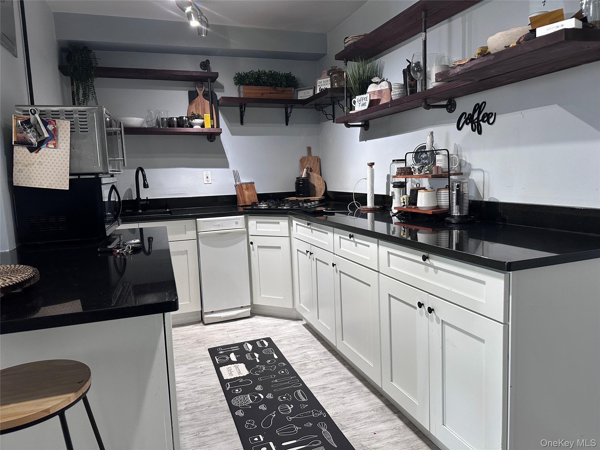 #4 photo, 250 W Merrick Road, ناسو Freeport , NY 11520