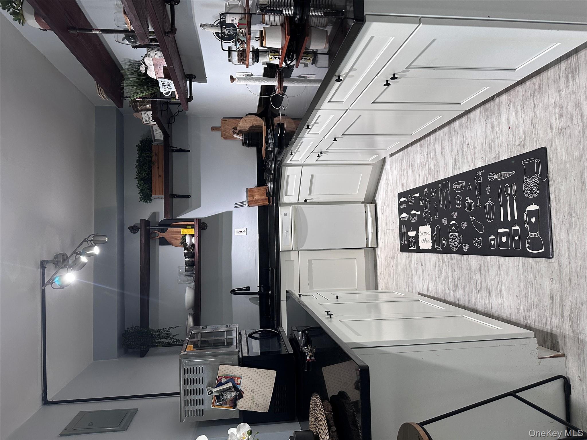 #6 photo, 250 W Merrick Road, ناسو Freeport , NY 11520