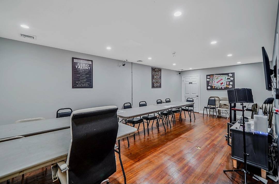 #6 photo, 47 W. Main St., サフォーク郡 Smithtown , NY 11787