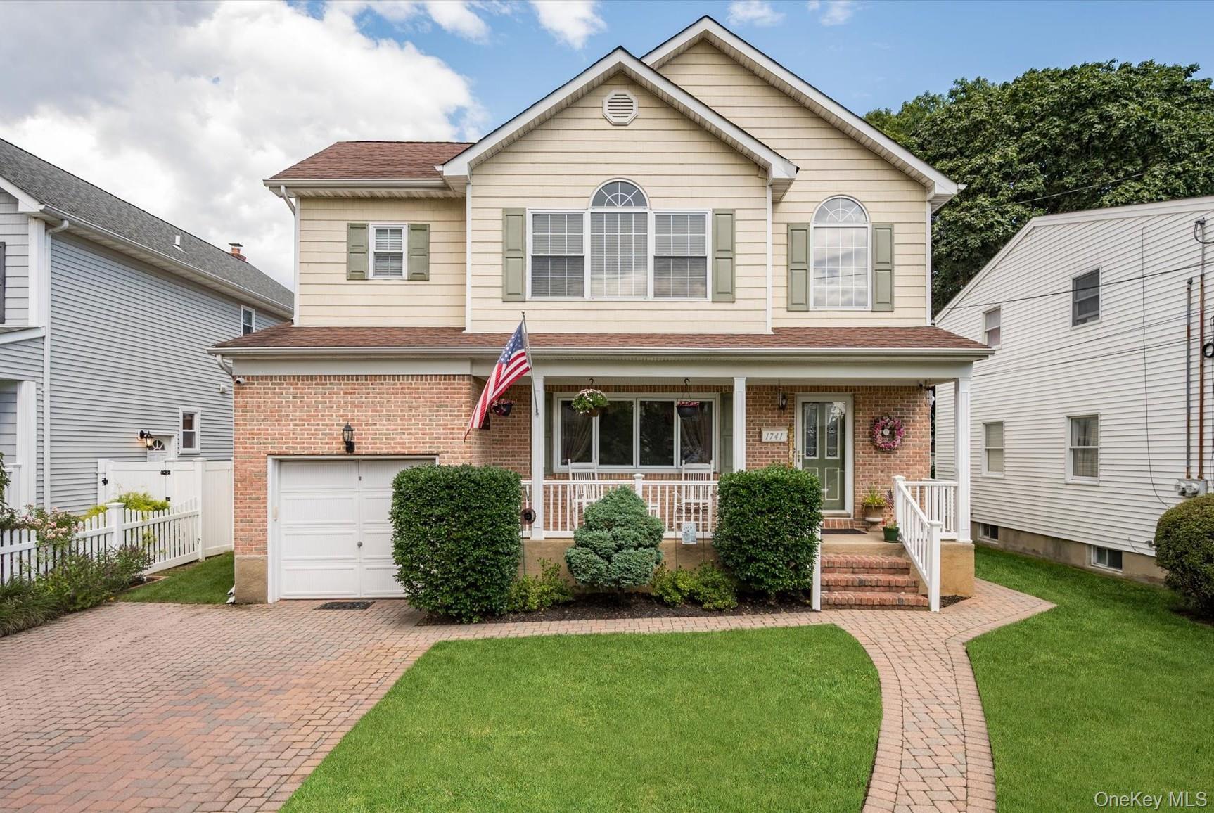 #1 photo, 1741 Pettit Avenue, ナッソー郡 Merrick , NY 11566