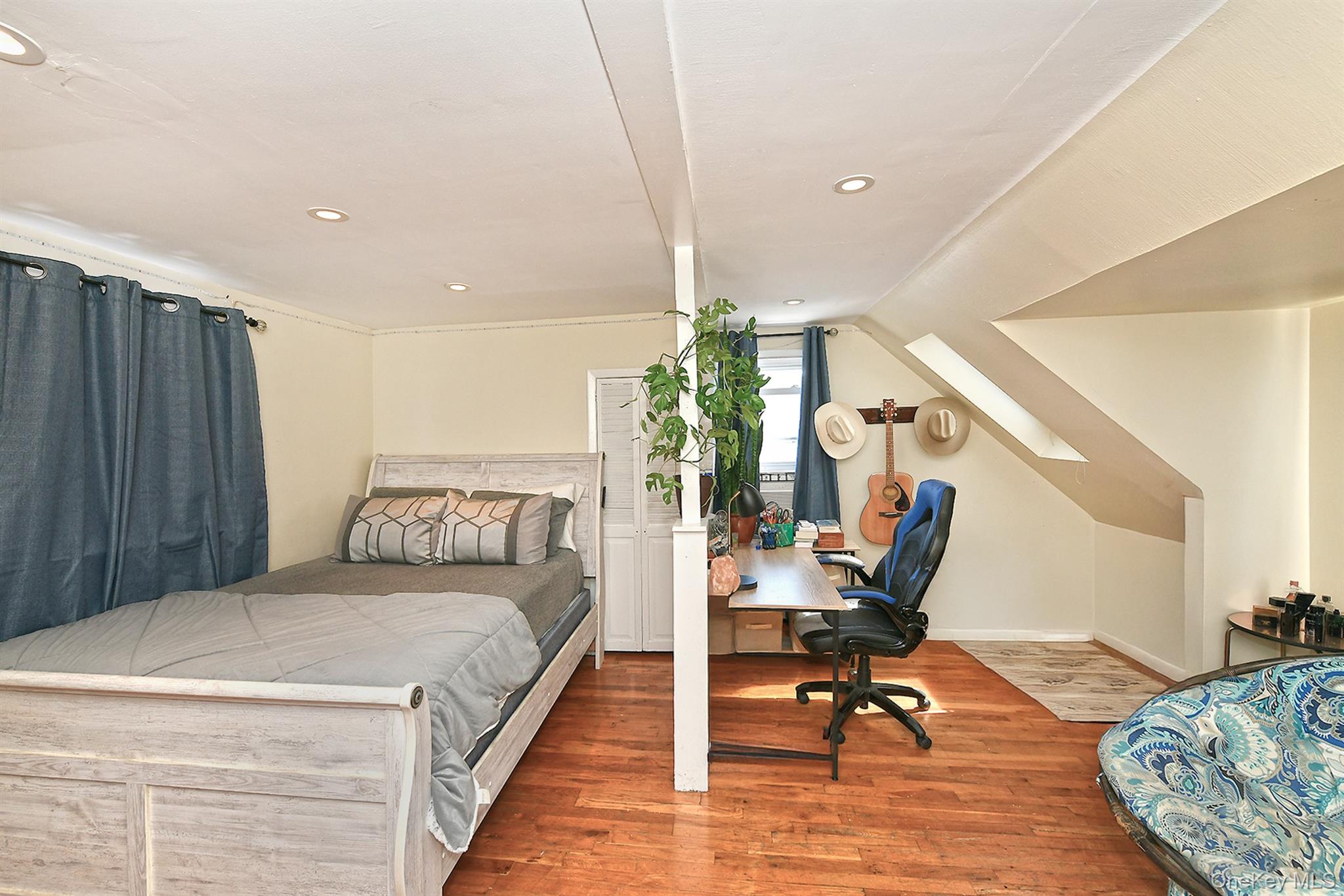 #12 photo, 899 Brent Drive, Wantagh , NY 11793