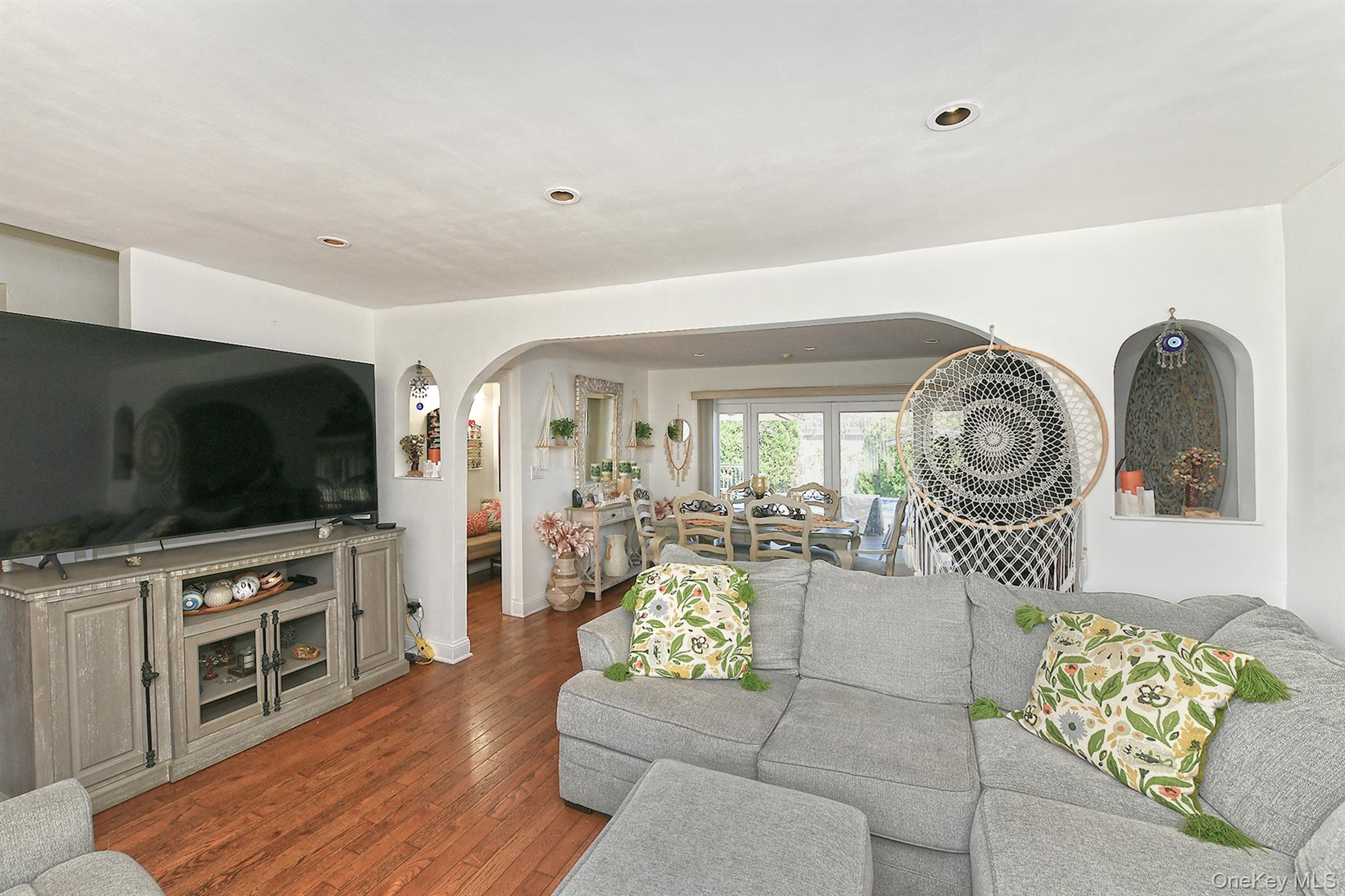 #16 photo, 899 Brent Drive, Wantagh , NY 11793