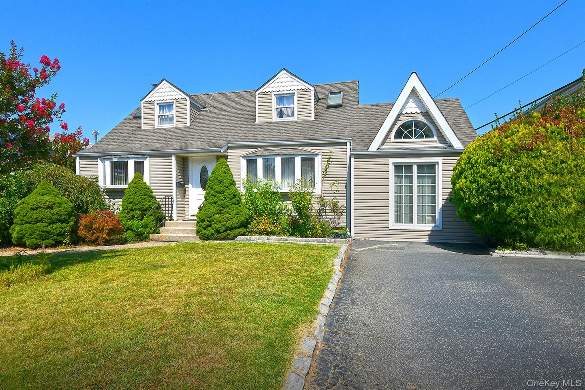 #2 photo, 899 Brent Drive, Wantagh , NY 11793