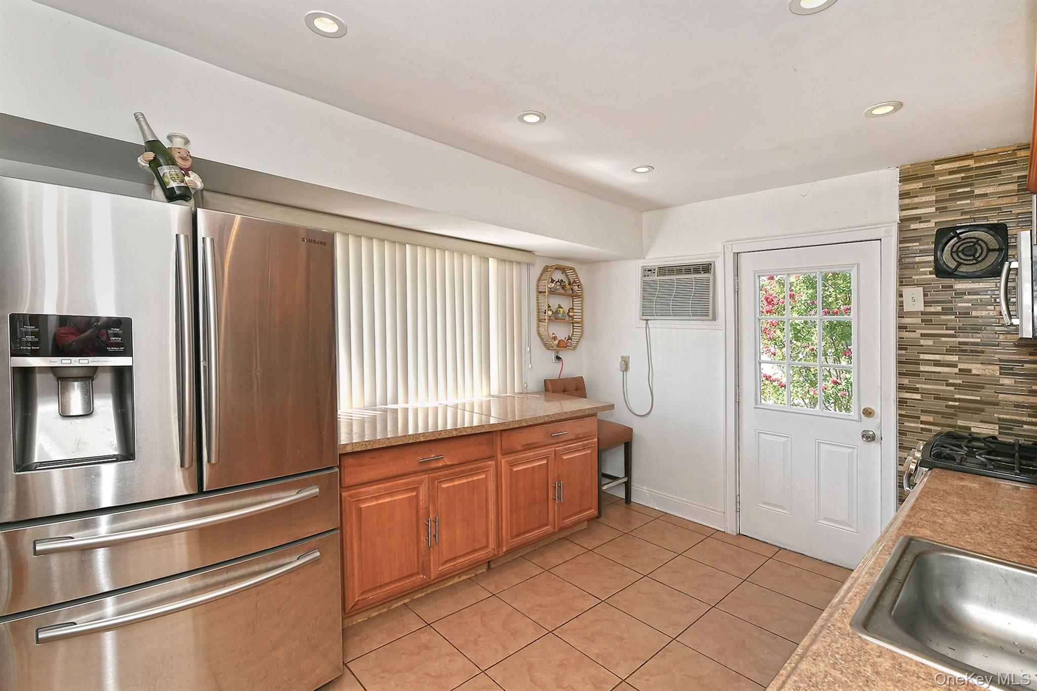 #4 photo, 899 Brent Drive, Wantagh , NY 11793