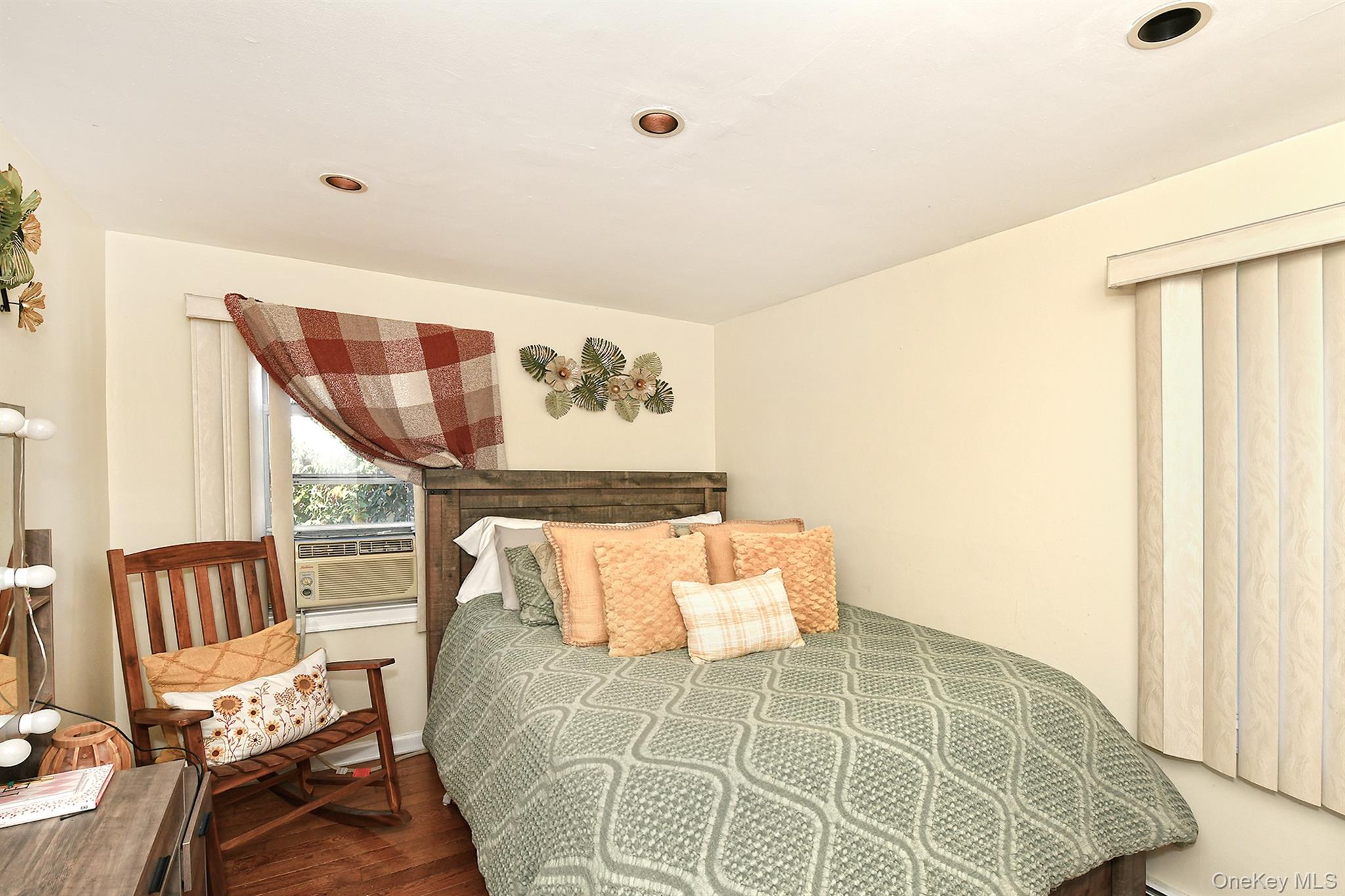 #9 photo, 899 Brent Drive, Wantagh , NY 11793