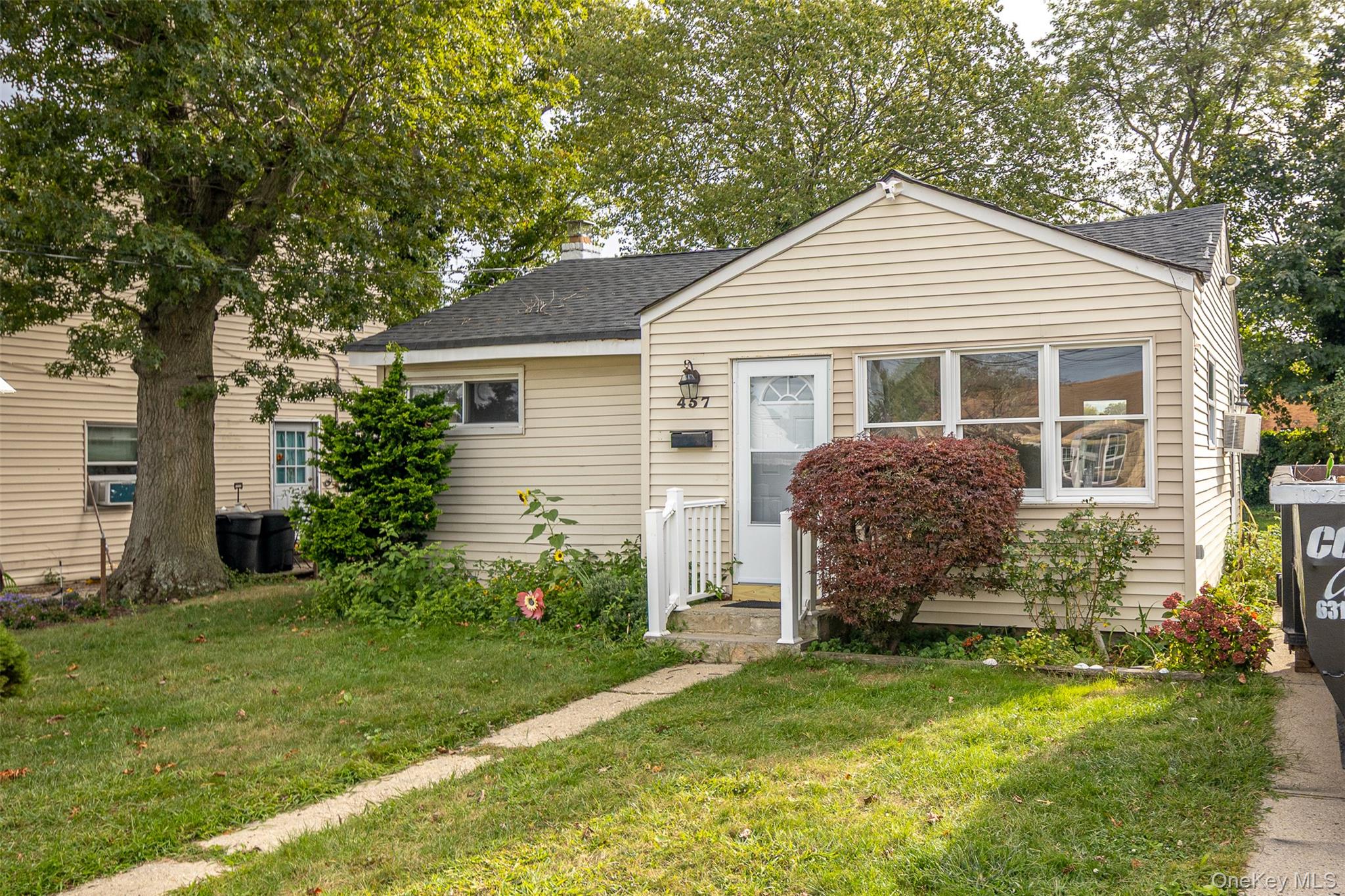 #1 photo, 457 N Monroe Avenue, सफ़ोक काउंटी Lindenhurst , NY 11757