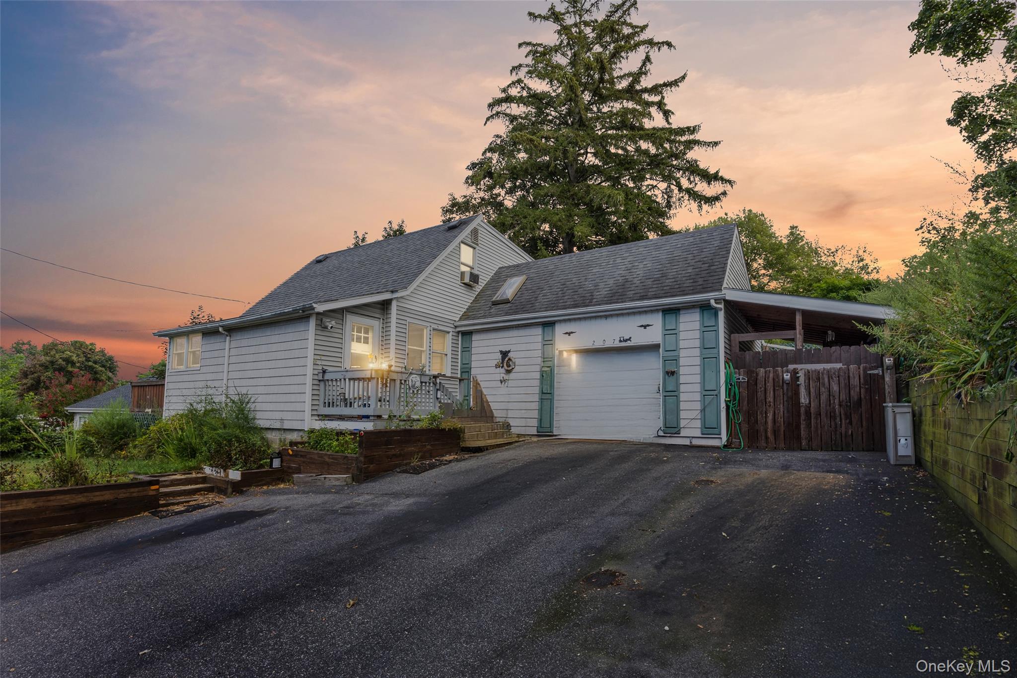 #1 photo, 207 Sound Beach Boulevard, सफ़ोक काउंटी Sound Beach , NY 11789