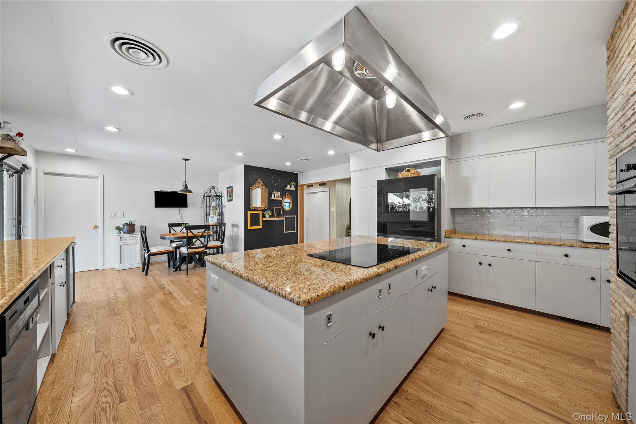 #19 photo, 55 Rolling Hill Lane, Old Westbury , NY 11568