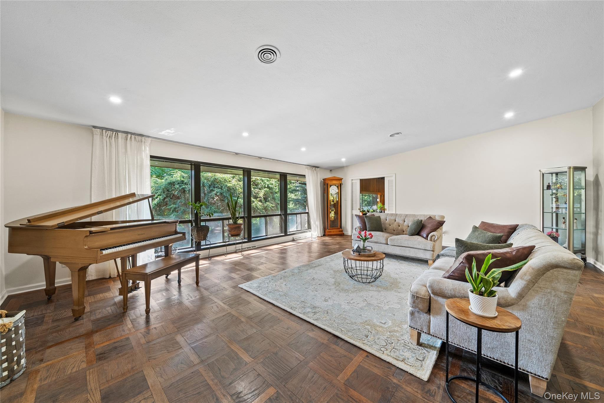 #8 photo, 55 Rolling Hill Lane, Old Westbury , NY 11568