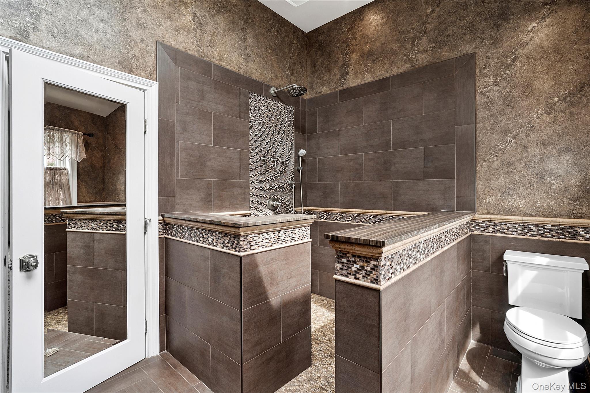 #18 photo, 5 Windcrest Drive, サフォーク郡 Manorville , NY 11949