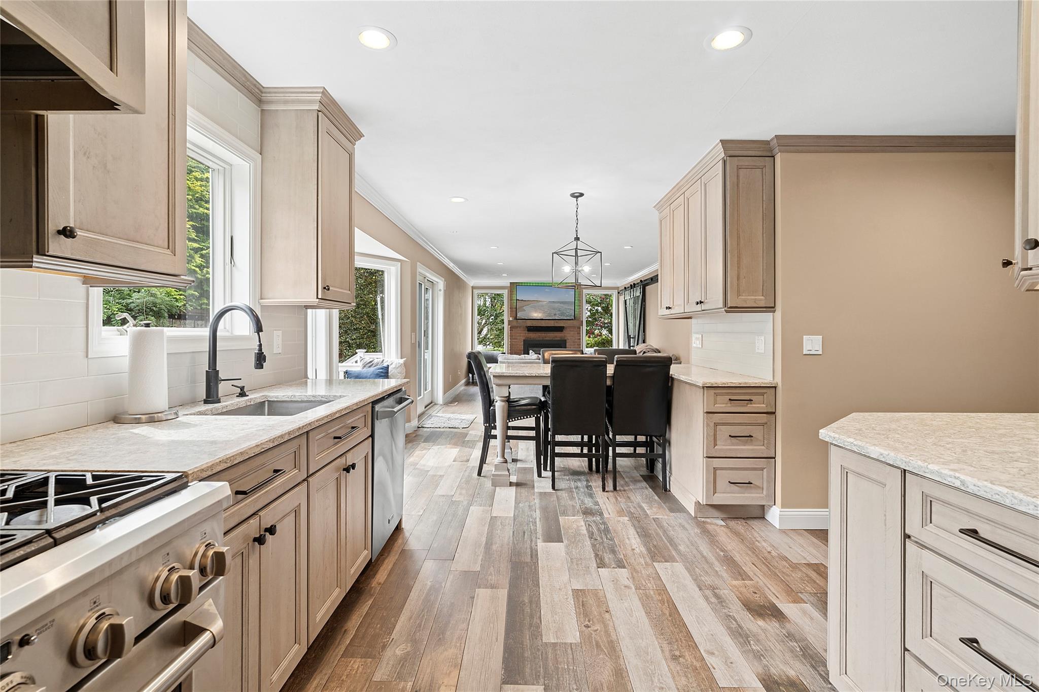 #7 photo, 5 Windcrest Drive, サフォーク郡 Manorville , NY 11949