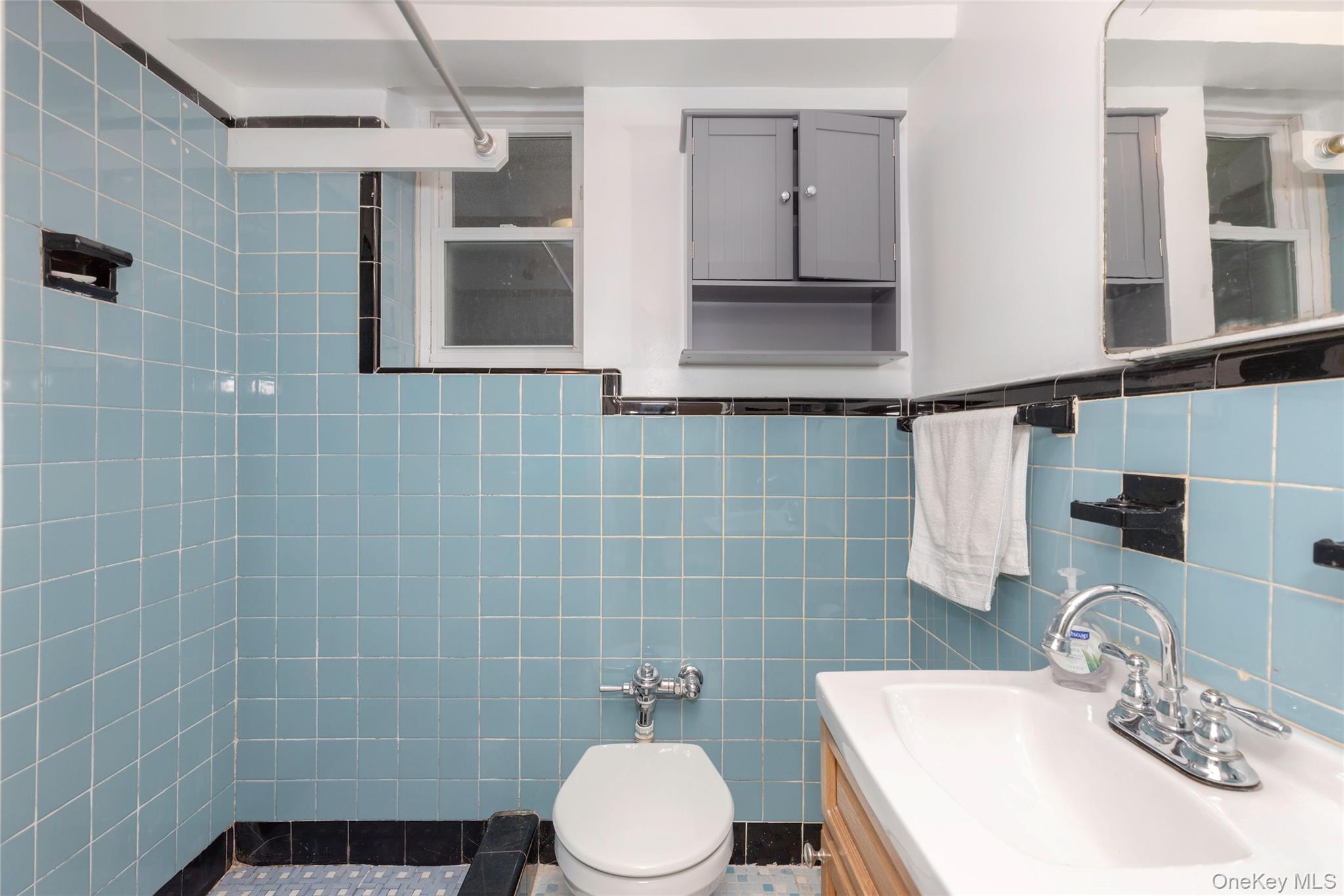 #13 photo, 810 Clarence Avenue, Bronx , NY 10465