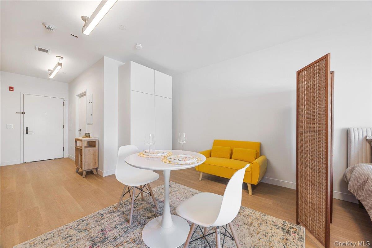 #4 photo, 8 Chester Avenue, White Plains , NY 10601