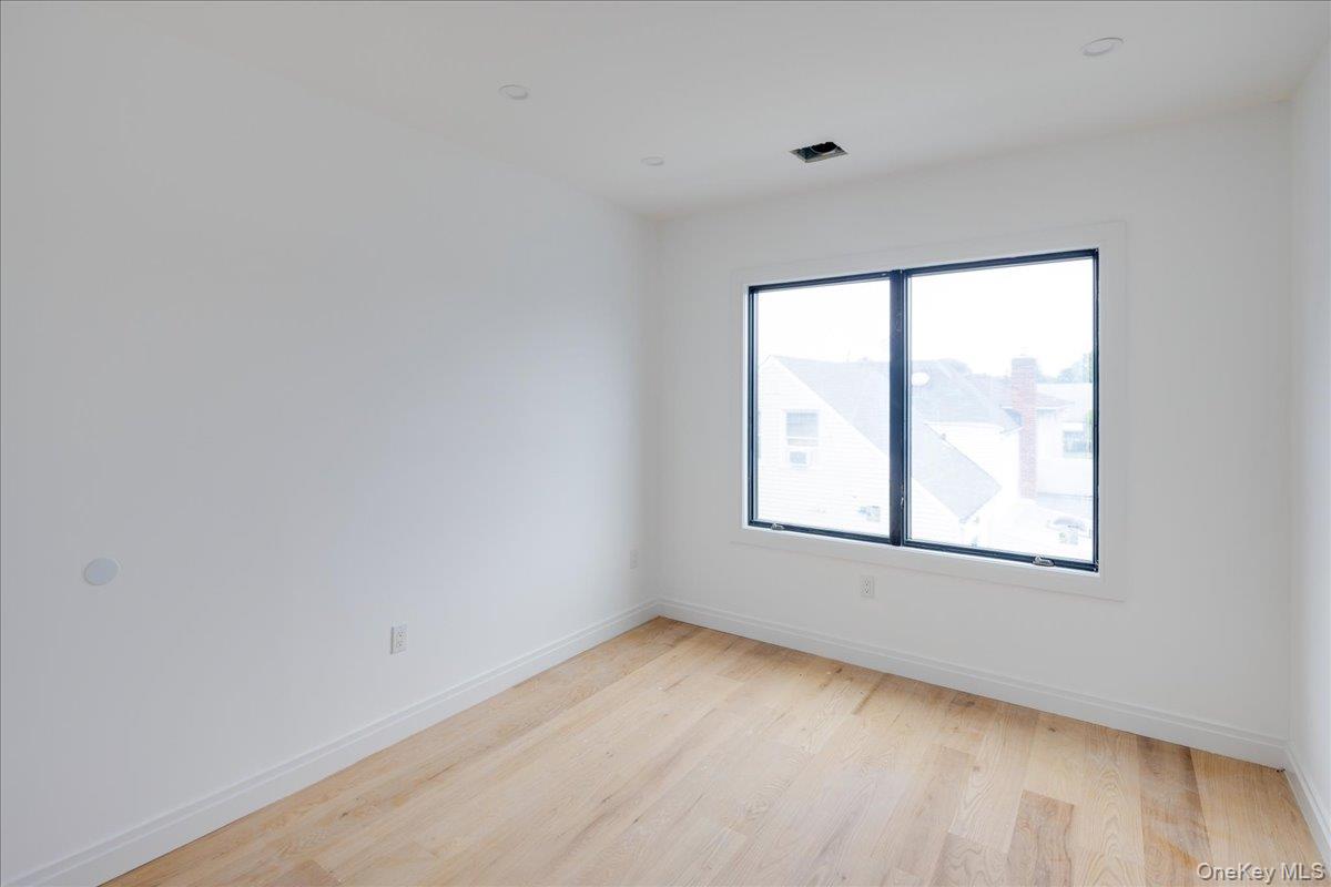 #11 photo, 544 Arlington Road, Cedarhurst , NY 11516