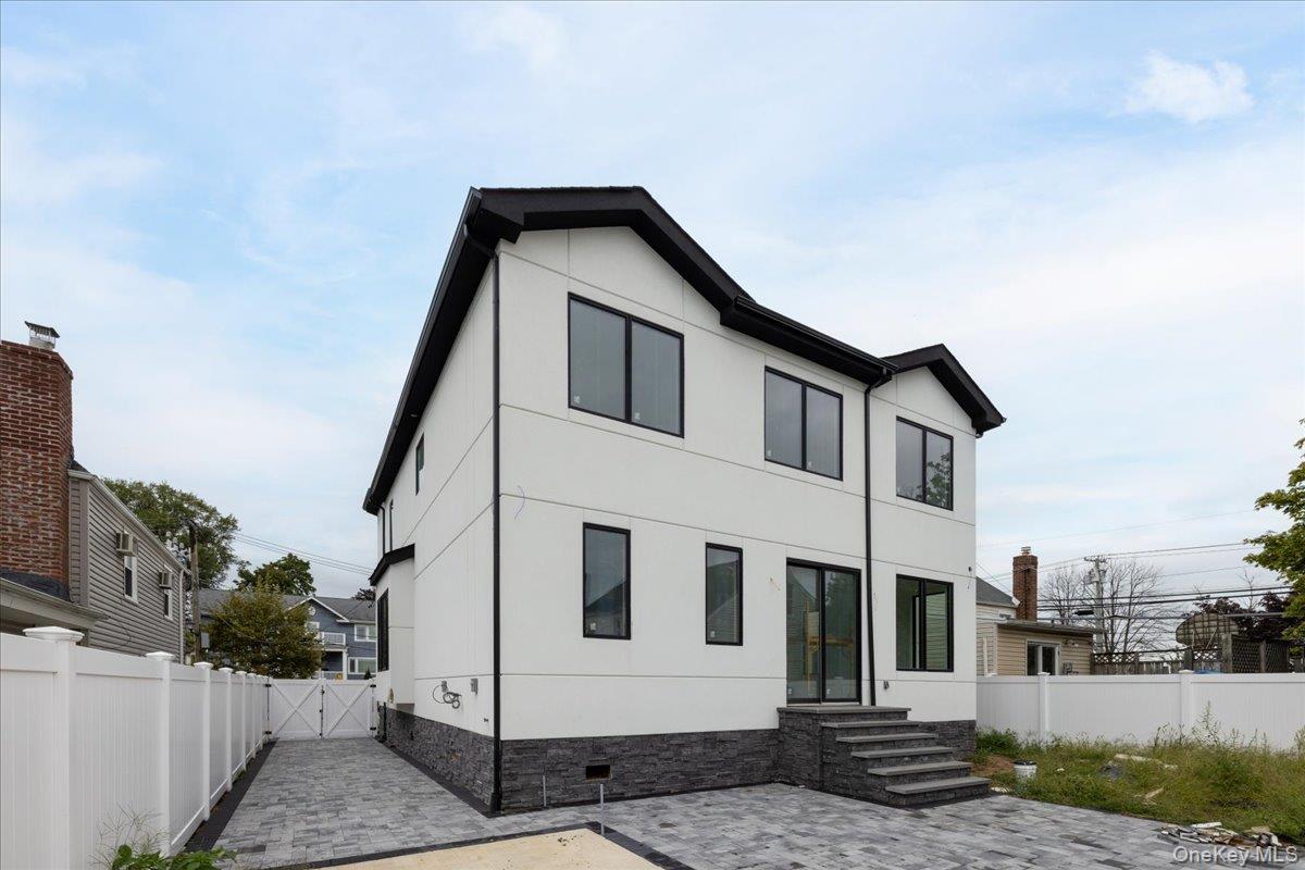 #4 photo, 544 Arlington Road, Cedarhurst , NY 11516