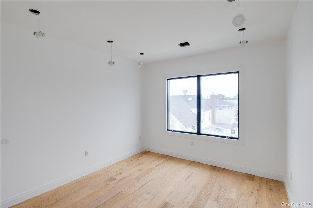 #9 photo, 544 Arlington Road, Cedarhurst , NY 11516