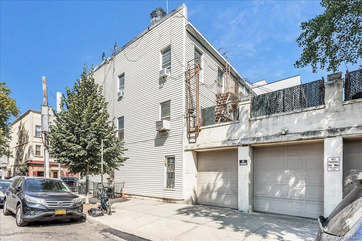 #3 photo, 382 Manhattan Avenue, Brooklyn , NY 11211
