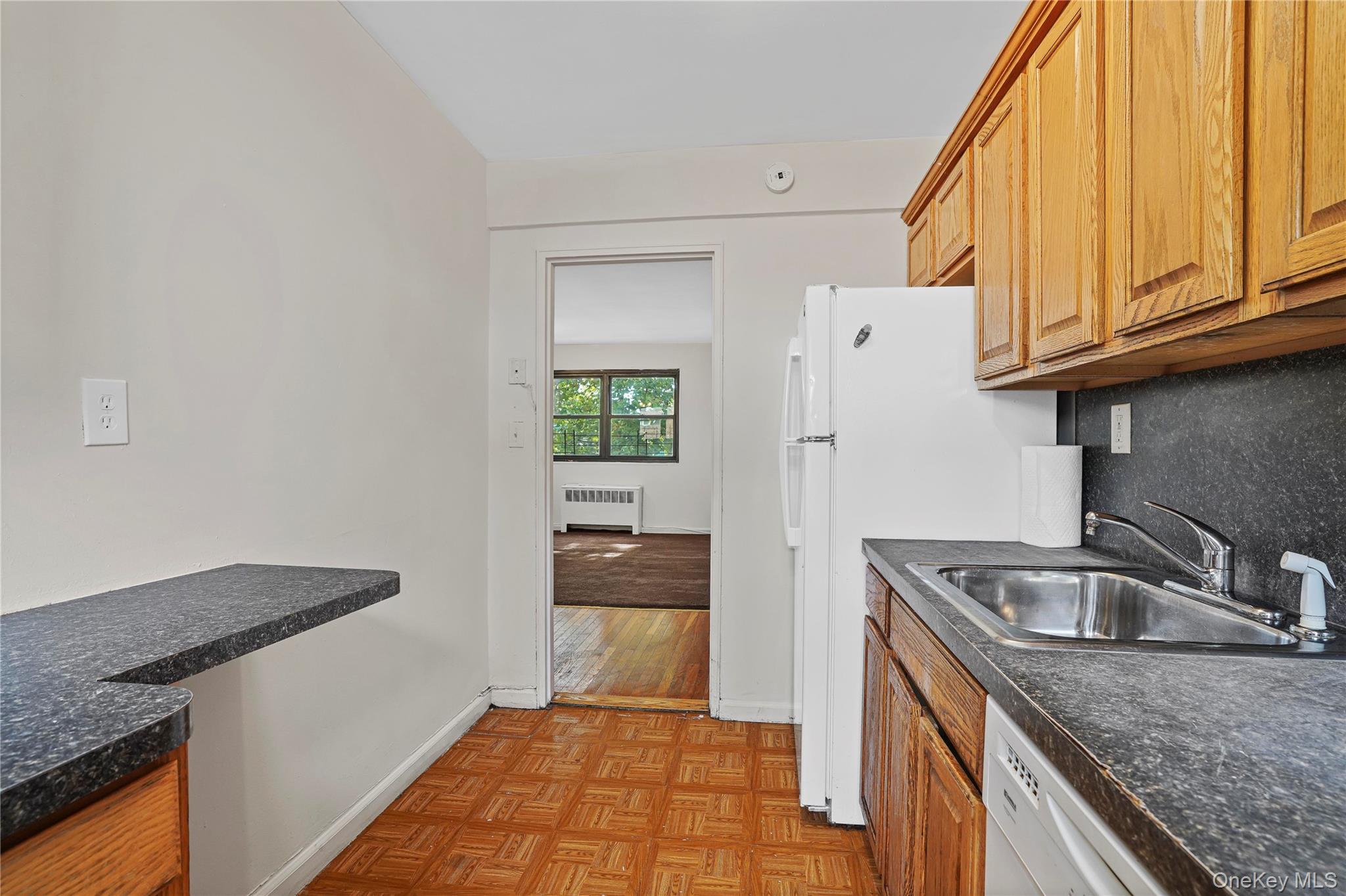 #4 photo, 90-55 Shore Parkway, クイーンズ区 Howard Beach , NY 11414