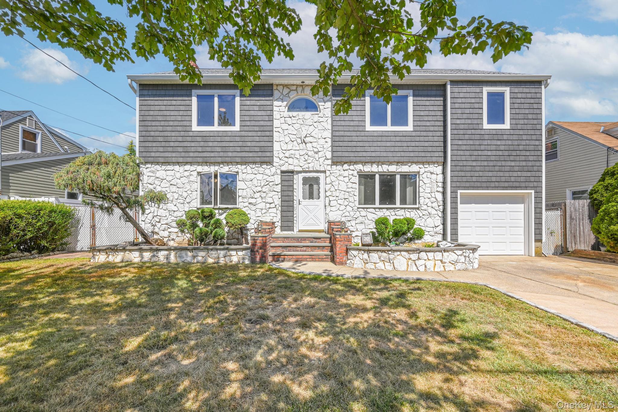 #1 photo, 203 N Manhattan Avenue, Massapequa , NY 11758