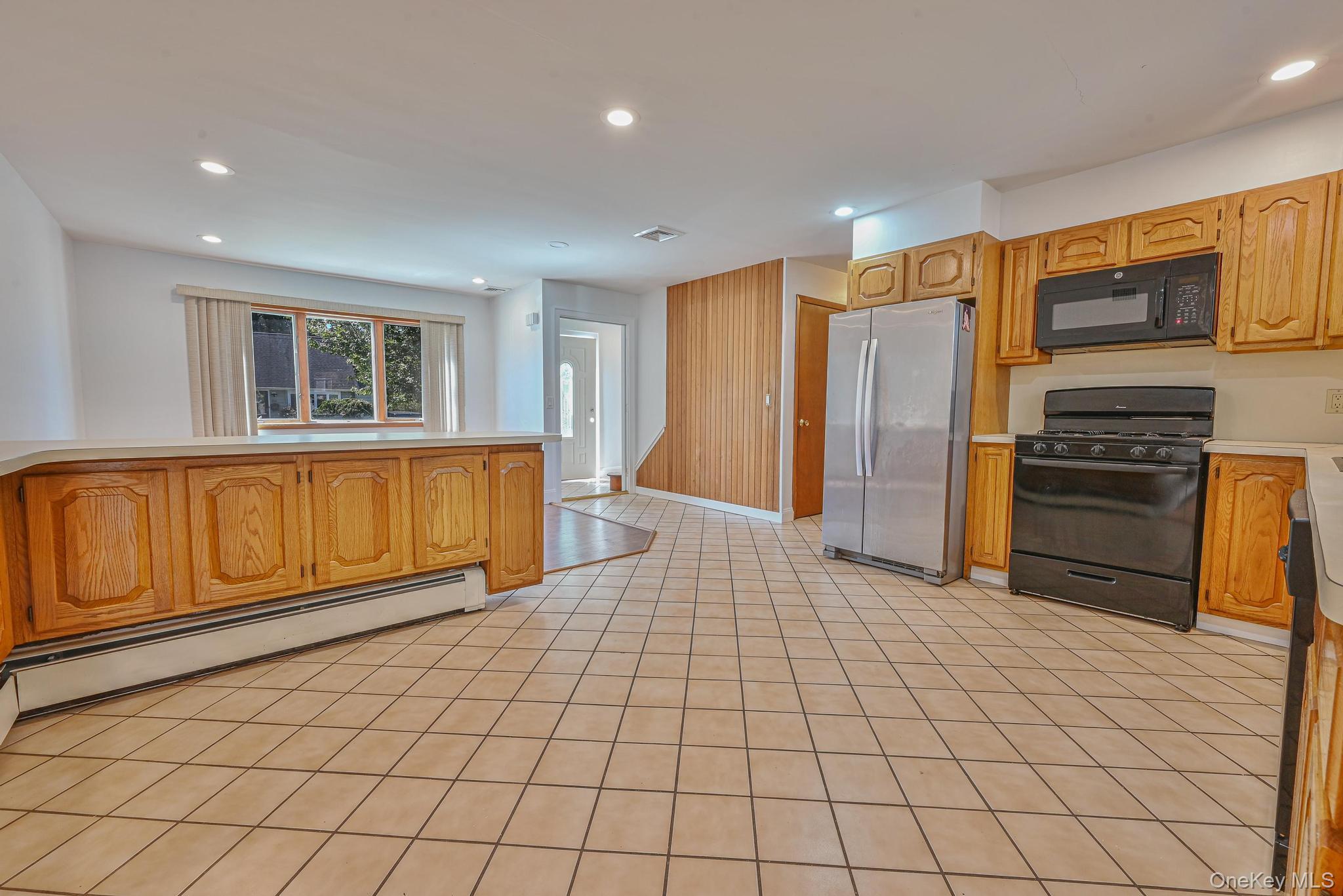 #14 photo, 203 N Manhattan Avenue, Massapequa , NY 11758