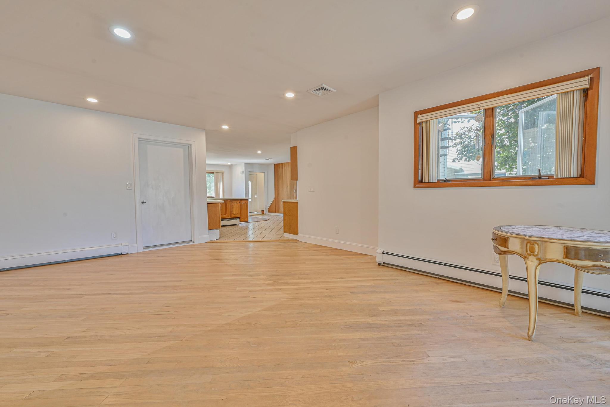 #16 photo, 203 N Manhattan Avenue, Massapequa , NY 11758