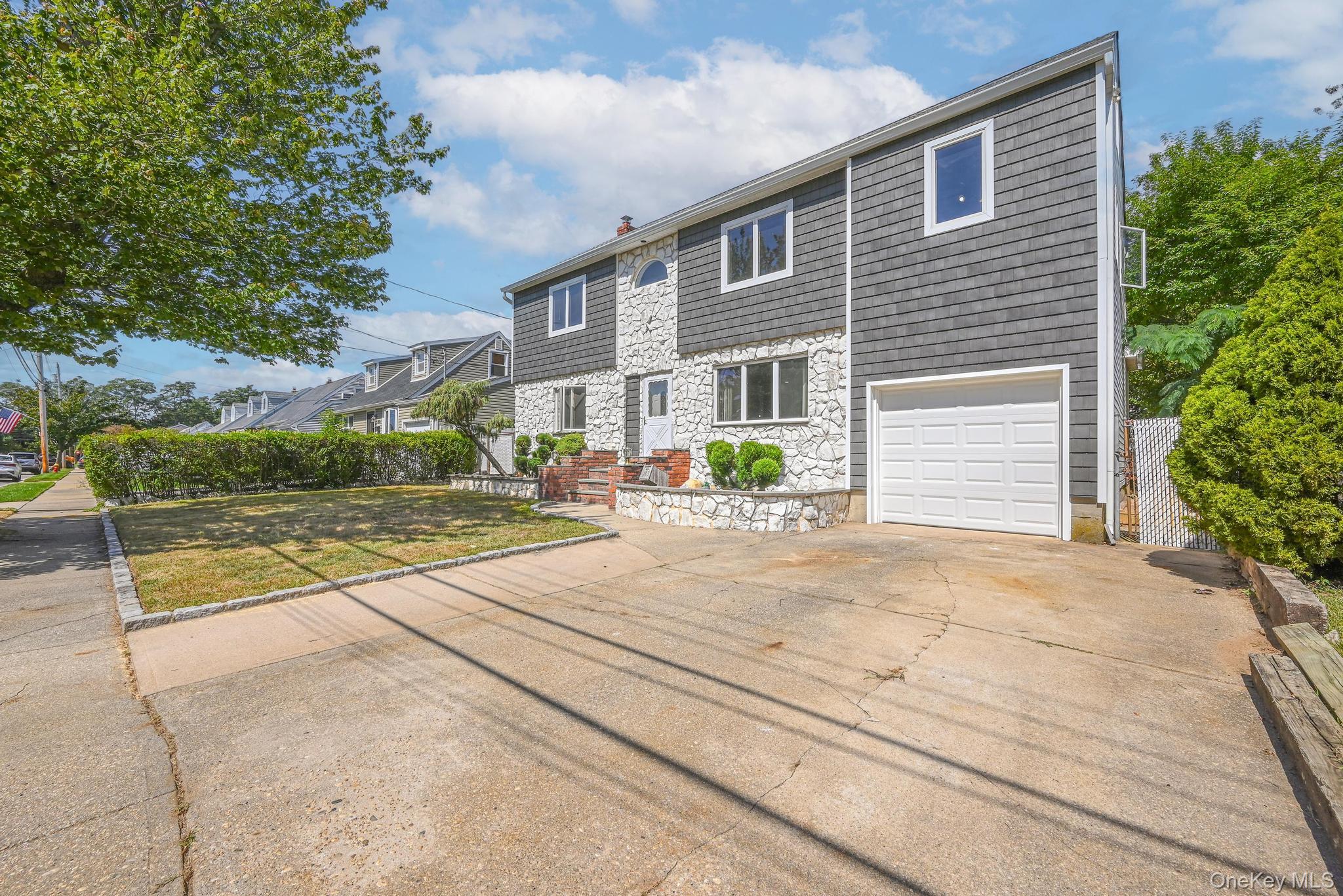 #2 photo, 203 N Manhattan Avenue, Massapequa , NY 11758