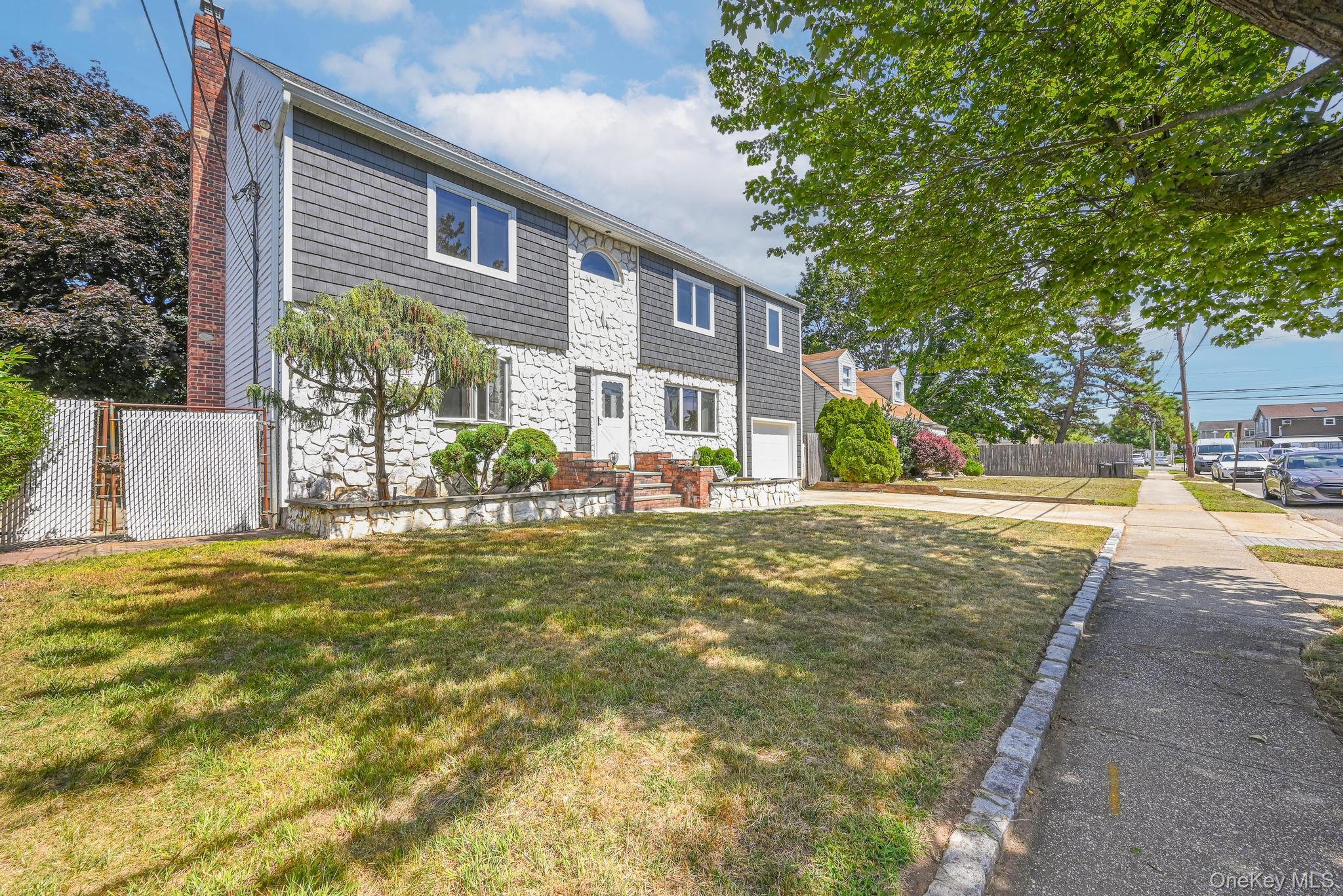 #3 photo, 203 N Manhattan Avenue, Massapequa , NY 11758