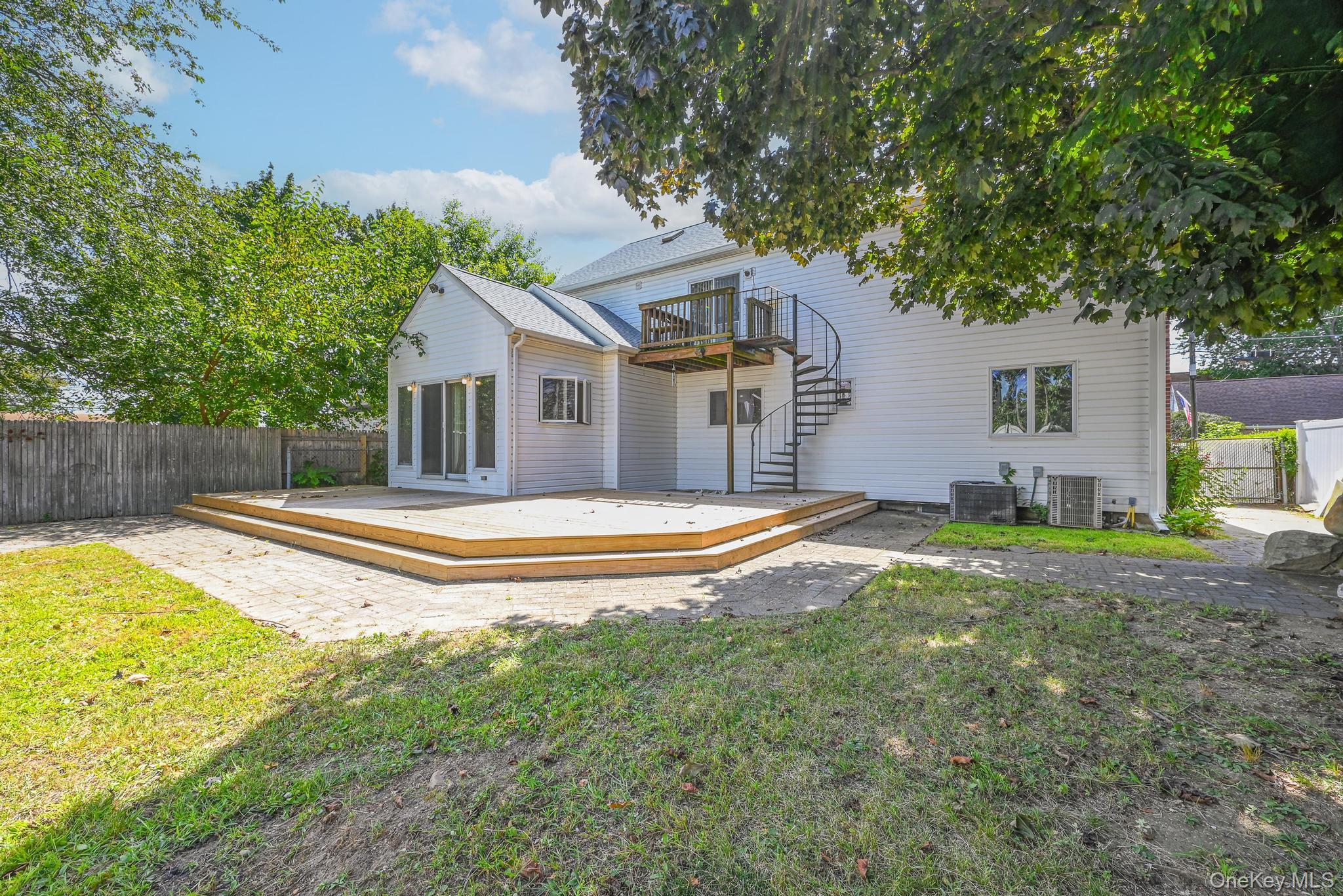 #6 photo, 203 N Manhattan Avenue, Massapequa , NY 11758