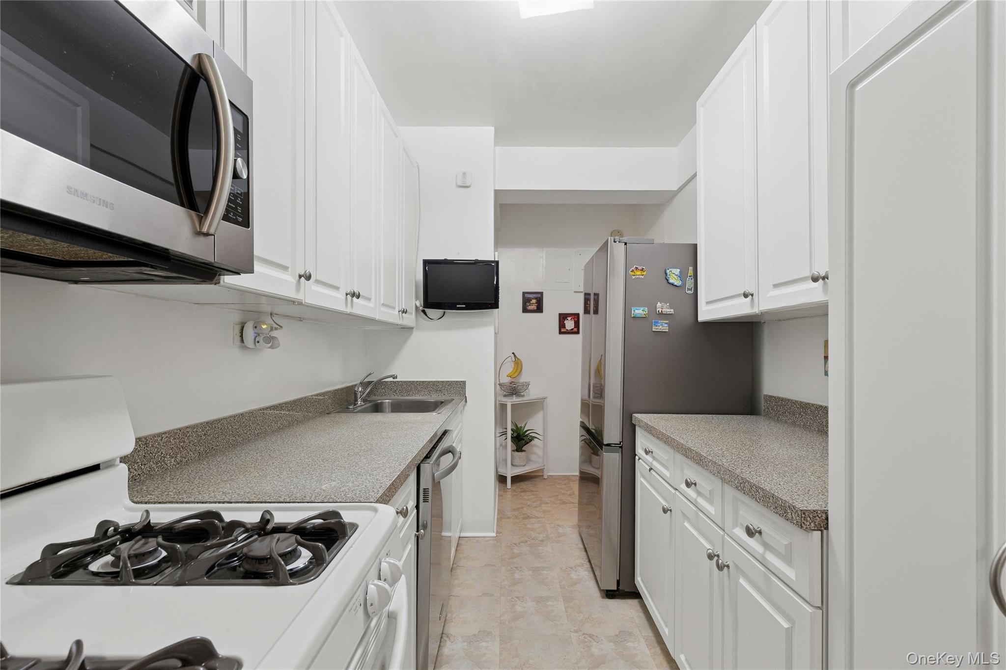 #5 photo, 69-10 108th Street, Forest Hills , NY 11375