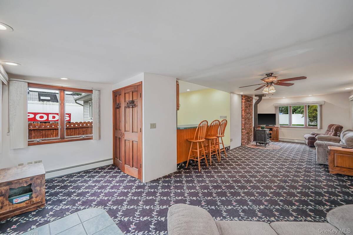 #13 photo, 14 Garden Court, Bay Shore , NY 11706