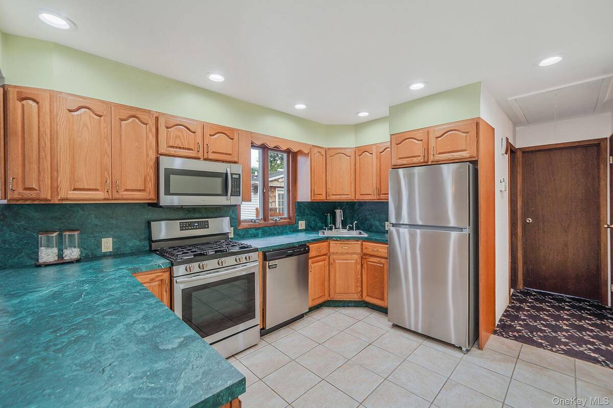 #14 photo, 14 Garden Court, Bay Shore , NY 11706