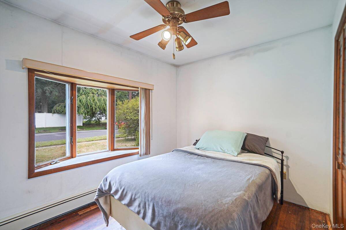 #17 photo, 14 Garden Court, Bay Shore , NY 11706