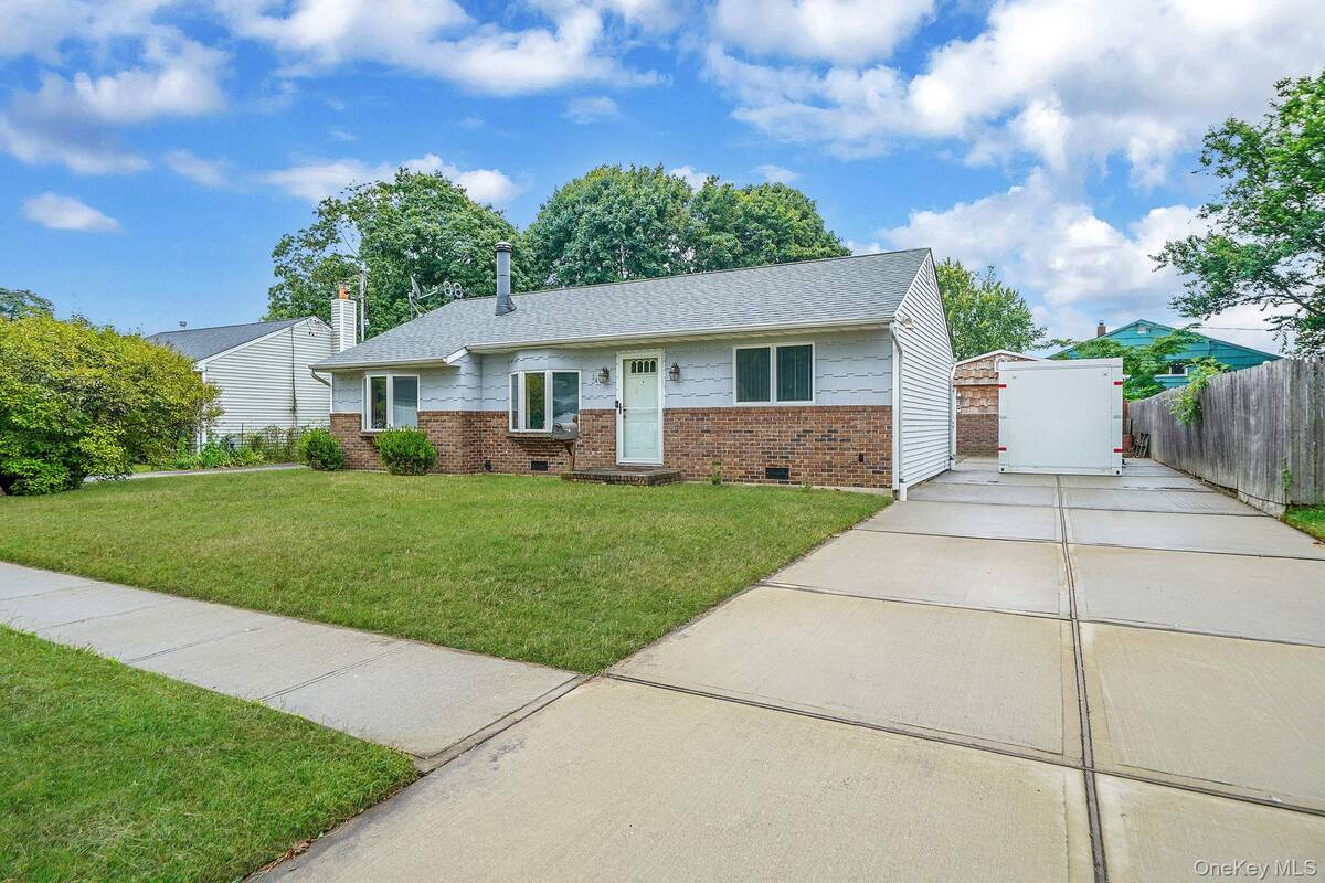 #2 photo, 14 Garden Court, Bay Shore , NY 11706