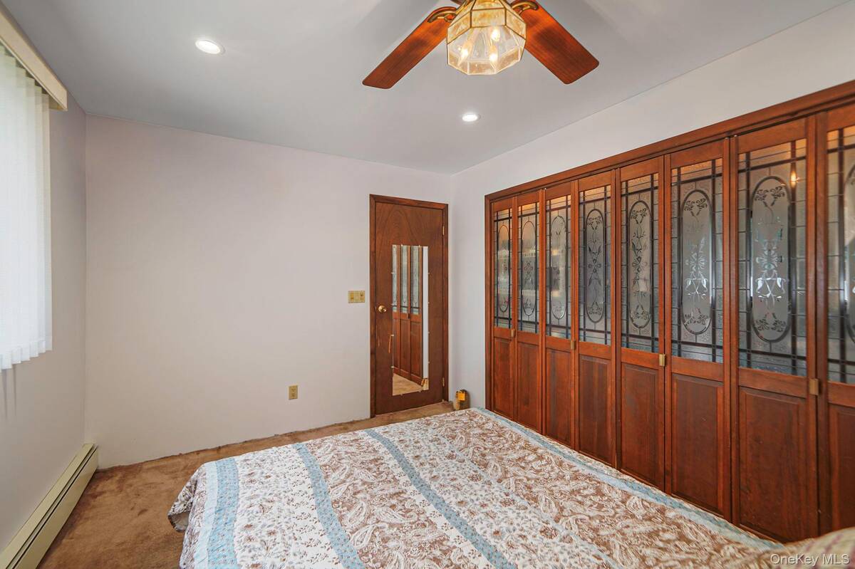 #20 photo, 14 Garden Court, Bay Shore , NY 11706