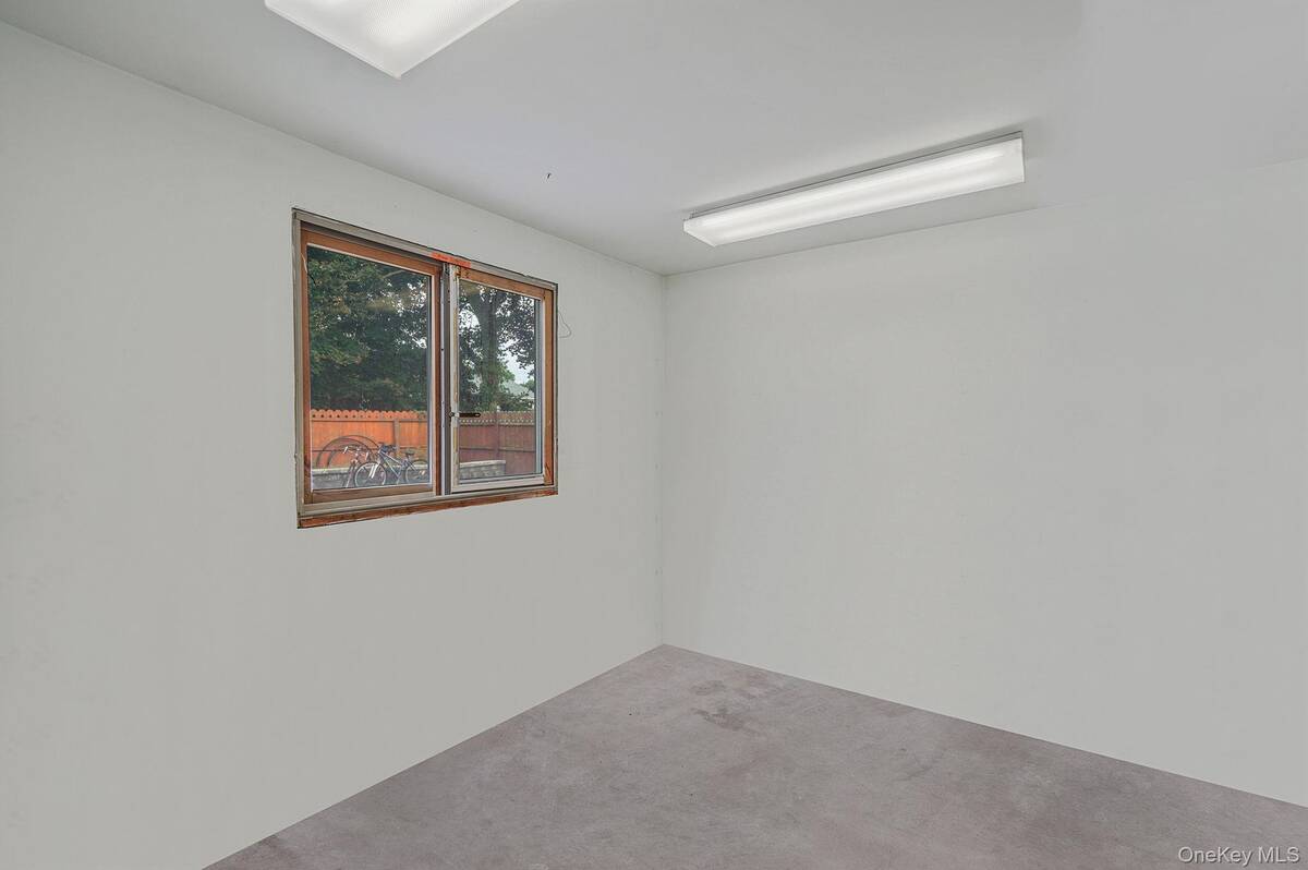 #27 photo, 14 Garden Court, Bay Shore , NY 11706