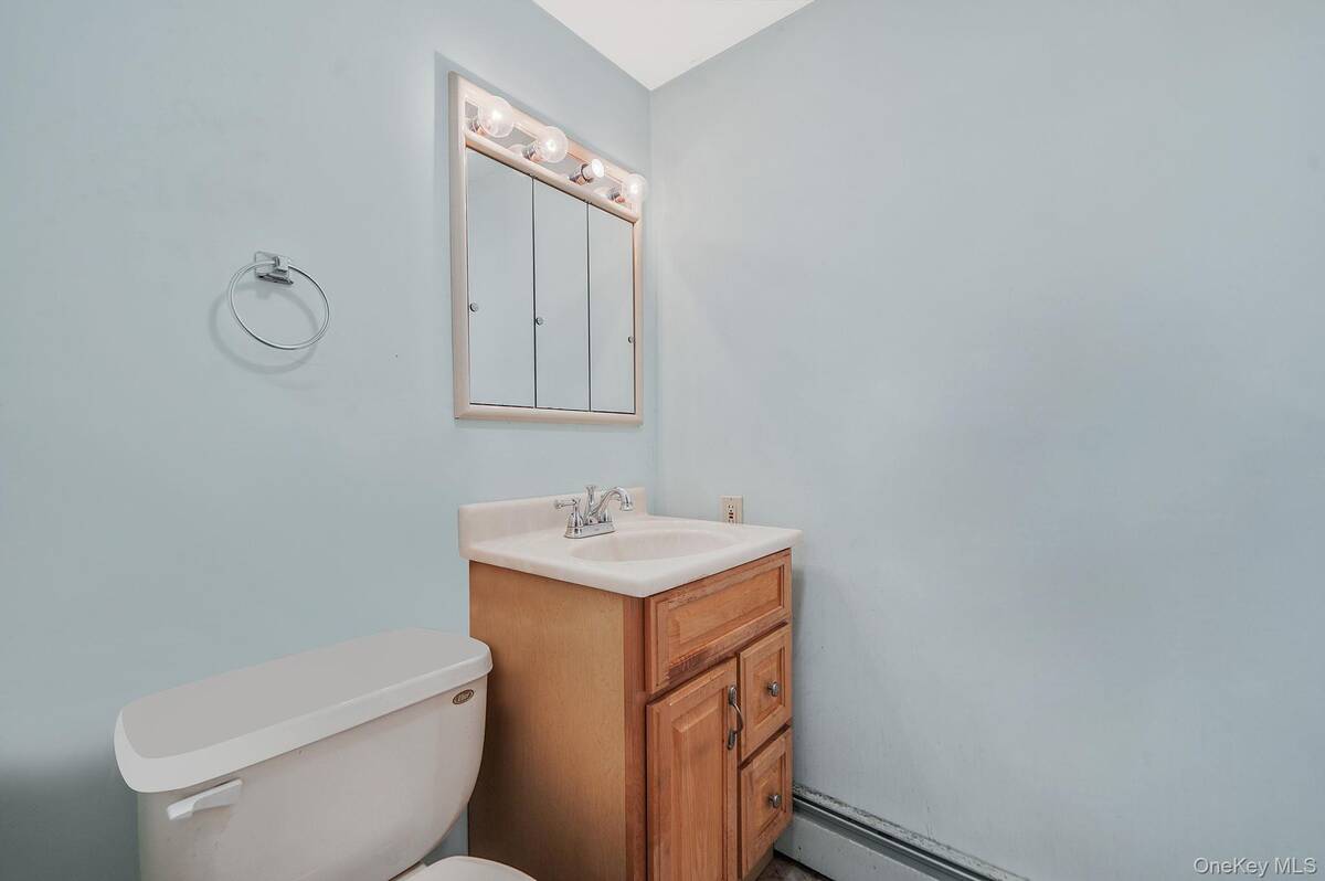 #28 photo, 14 Garden Court, Bay Shore , NY 11706