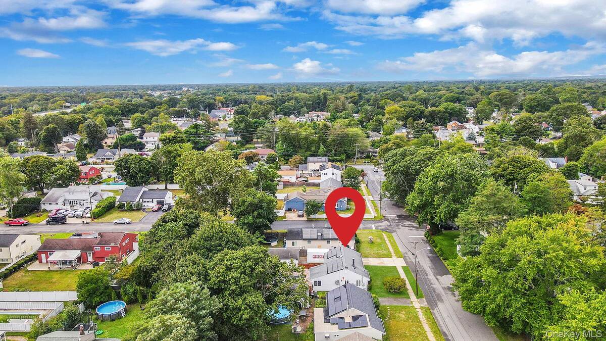 #5 photo, 14 Garden Court, Bay Shore , NY 11706